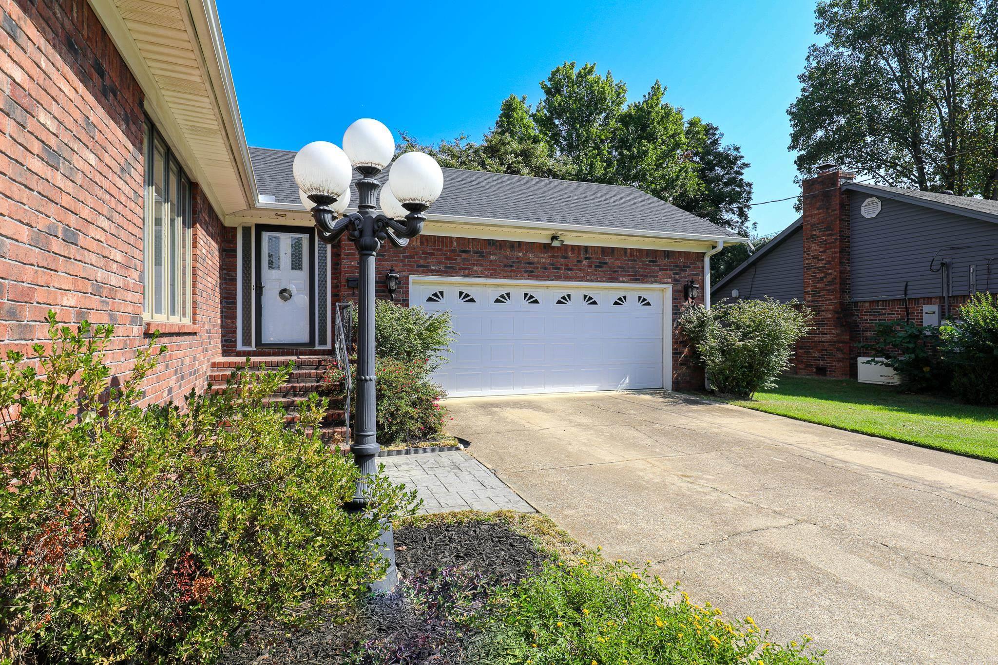 521 W CROSS ST.  Benton, AR
