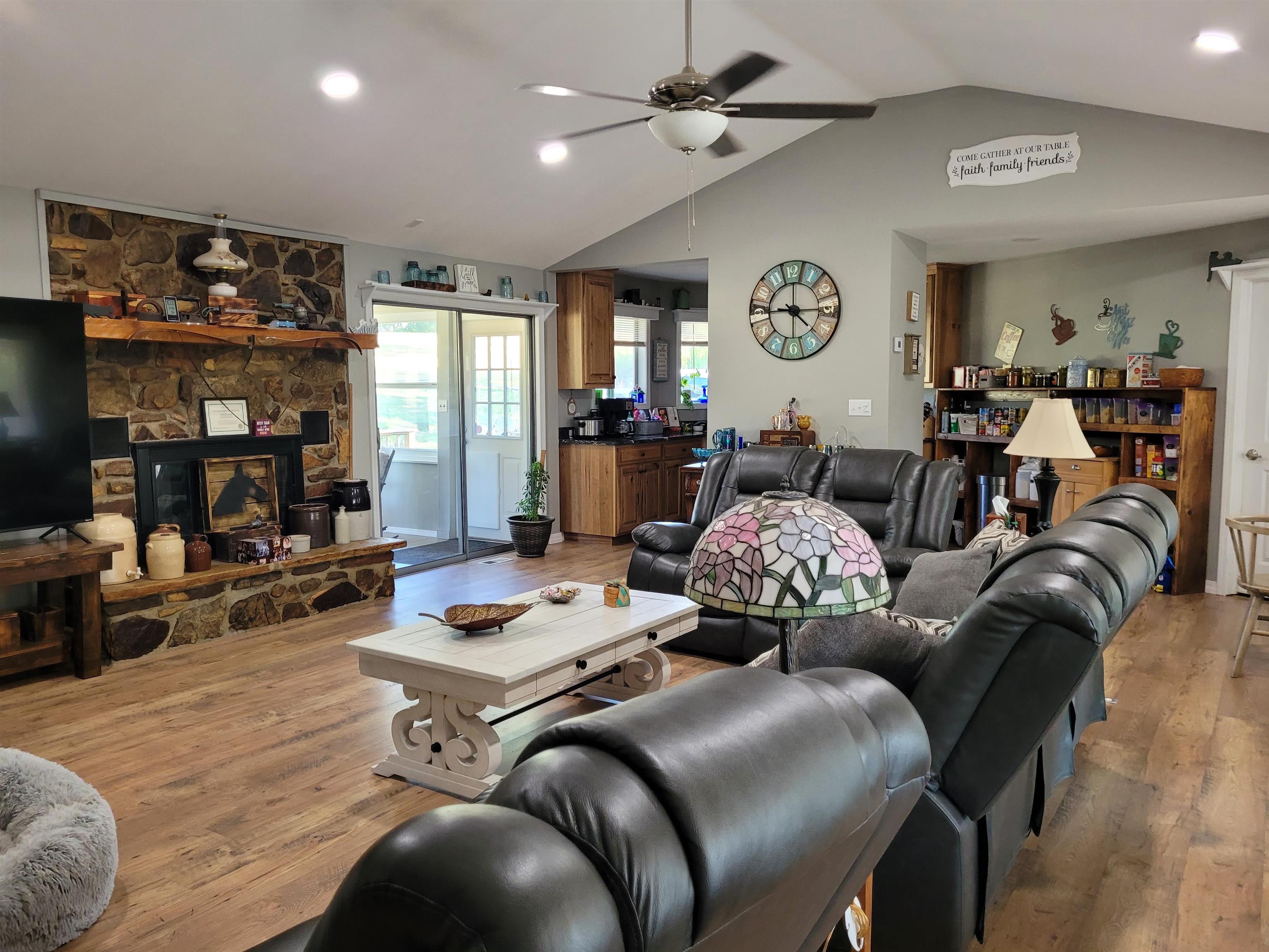 310 W Green Valley Drive  Horseshoe Bend, AR