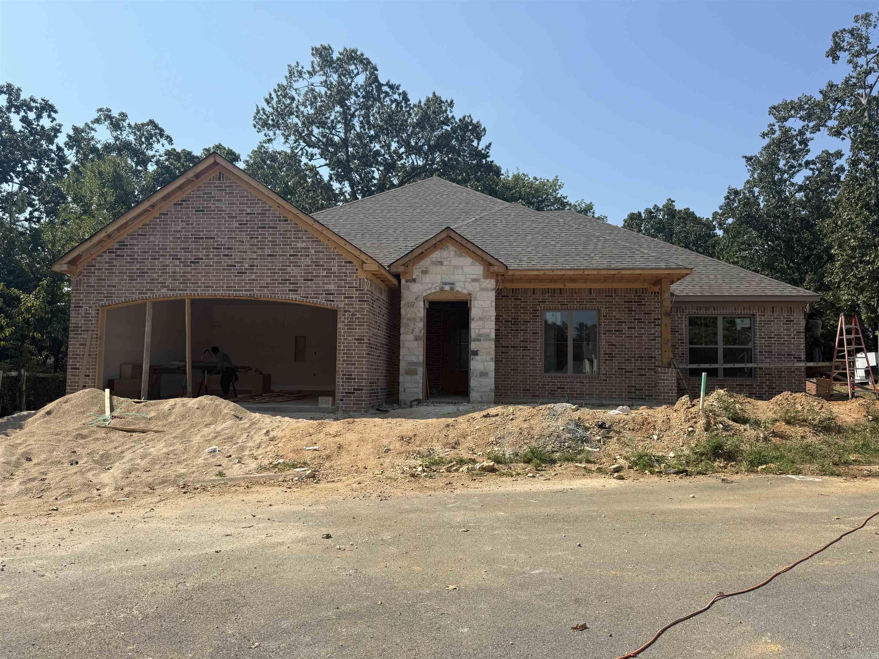 5701 Red Leaf  Benton, AR
