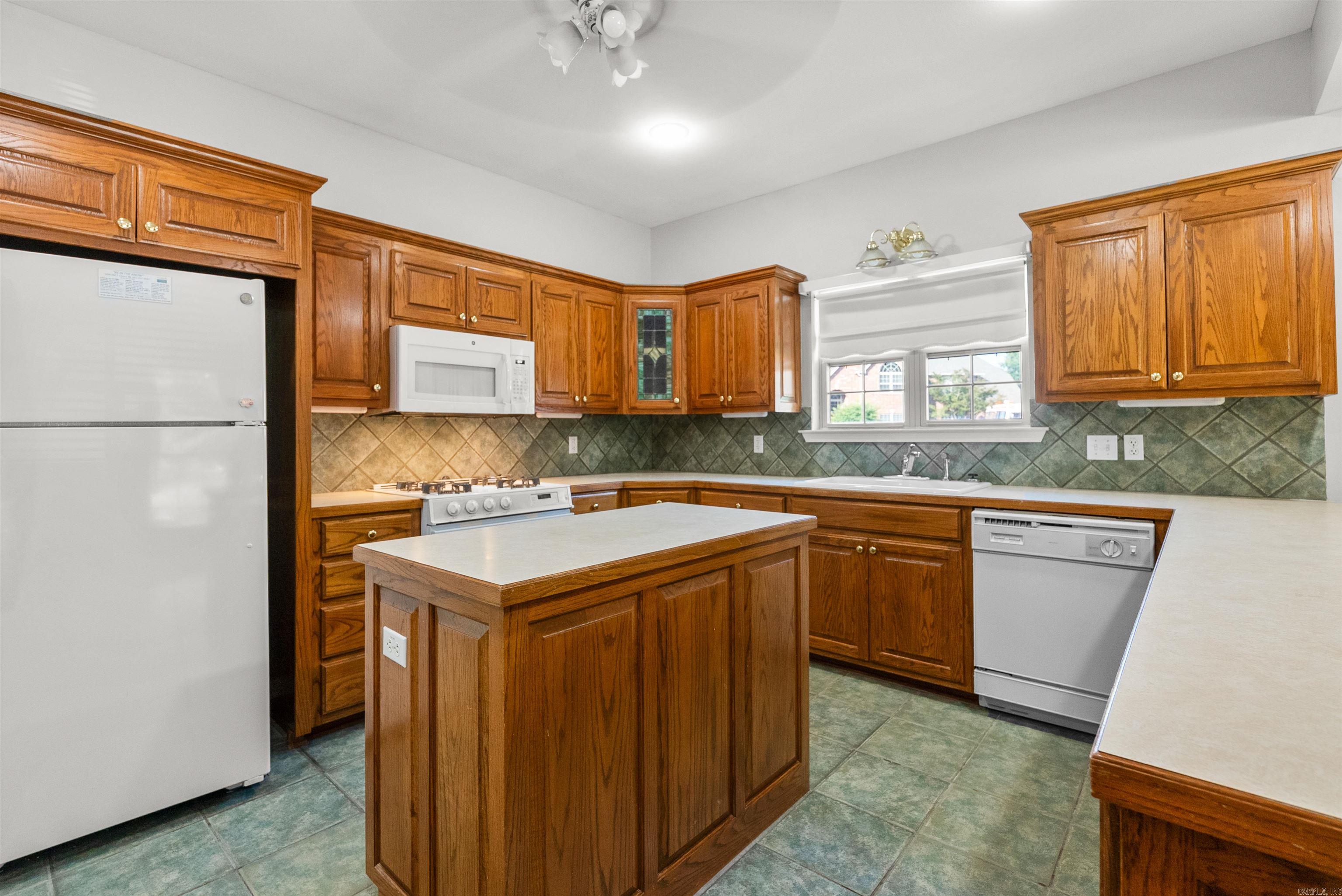 30 Belle River Cv  Maumelle, AR