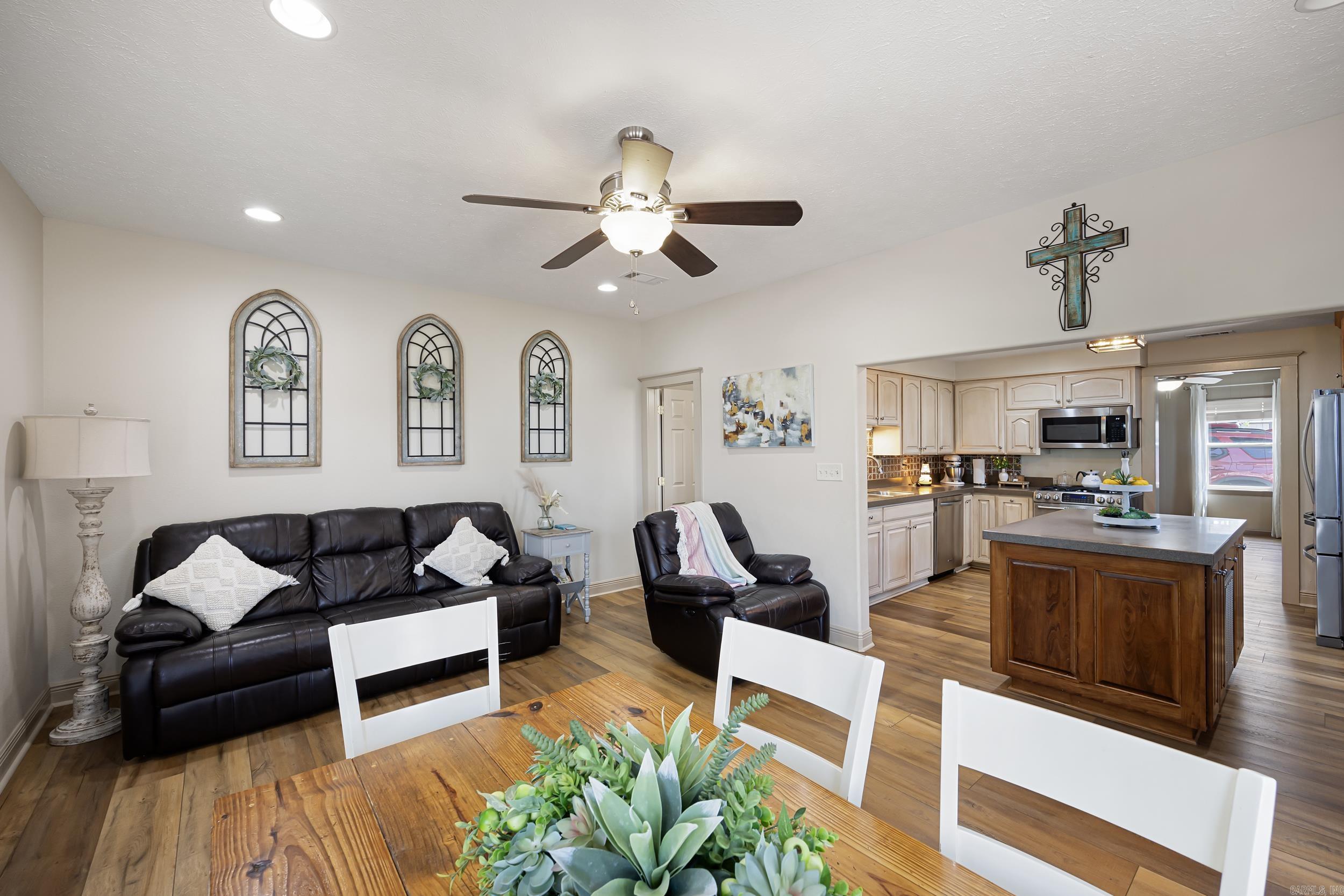 1207 E Rock  Morrilton, AR