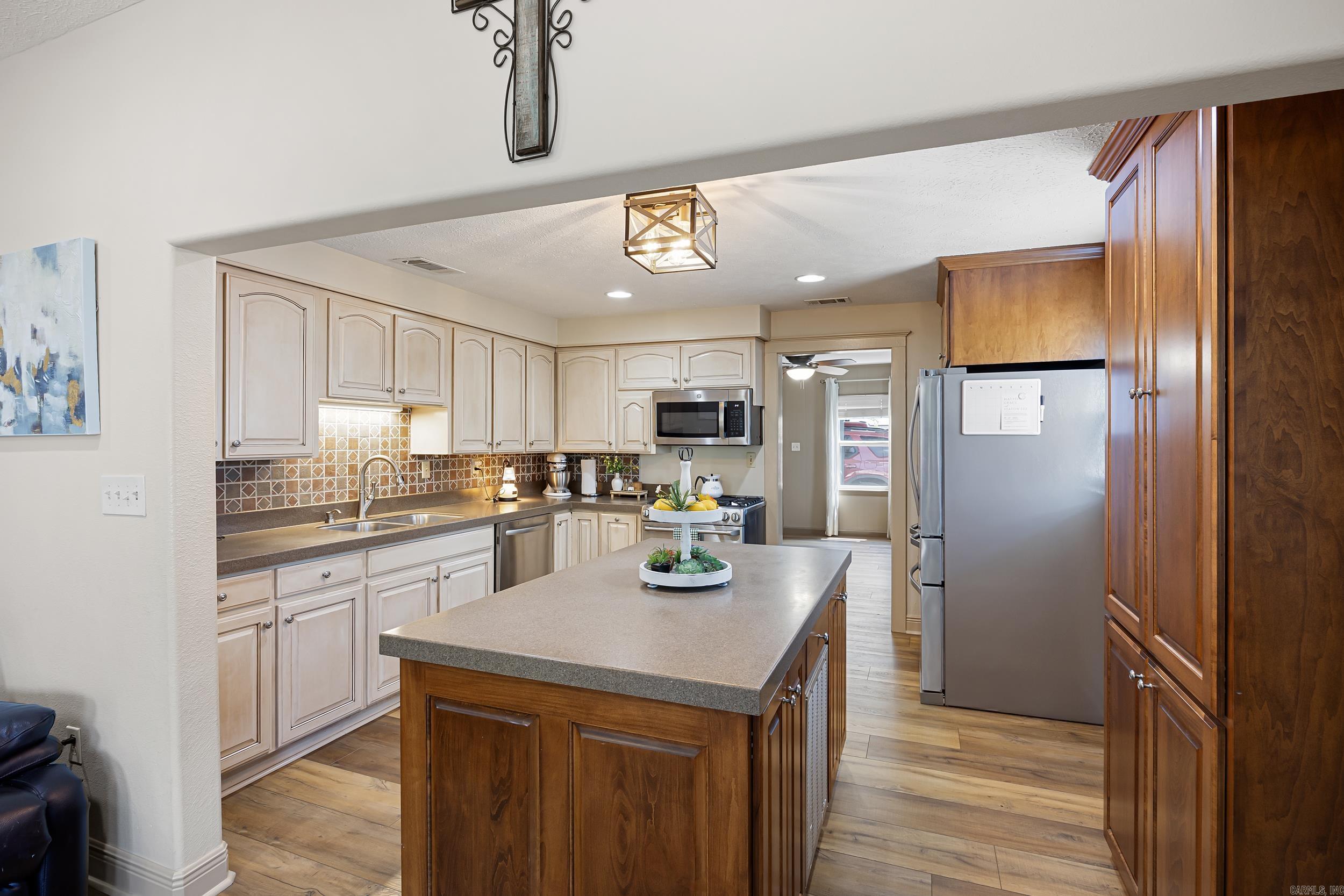 1207 E Rock  Morrilton, AR