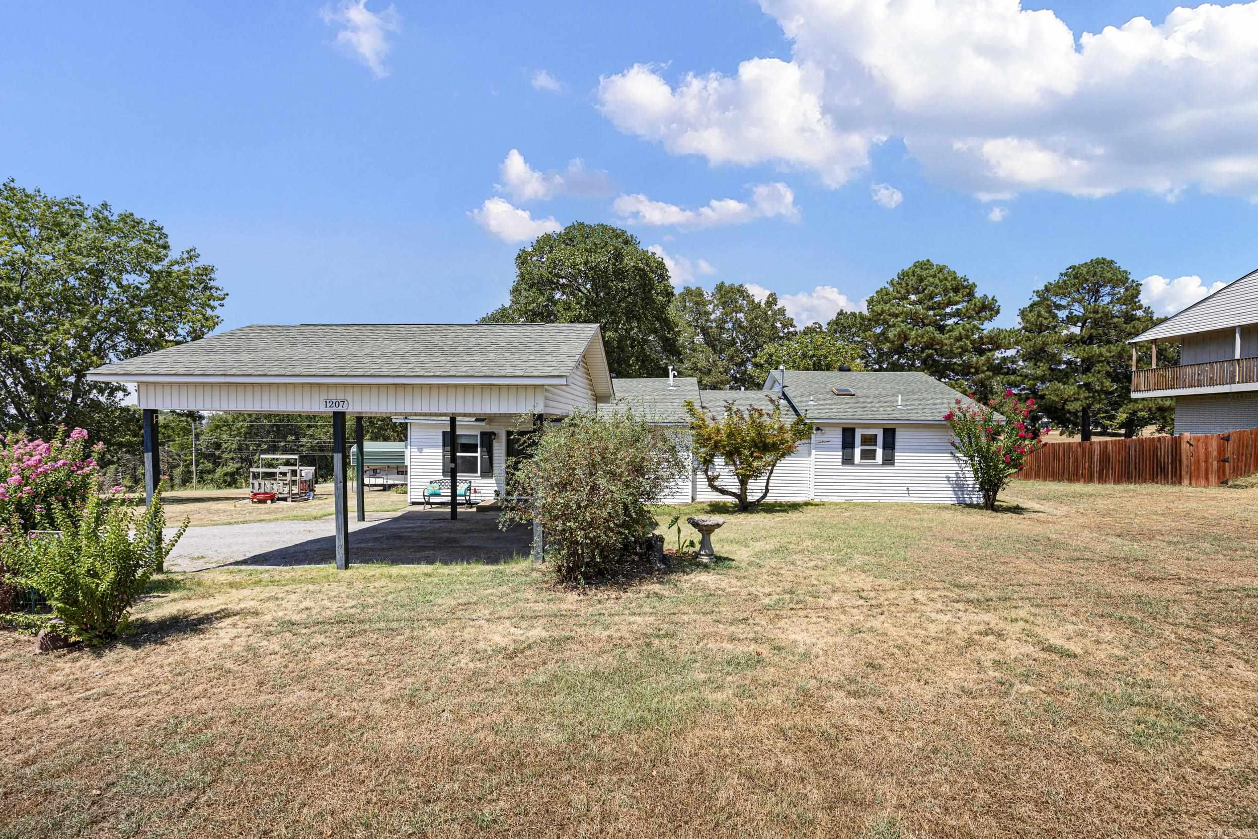 1207 E Rock  Morrilton, AR