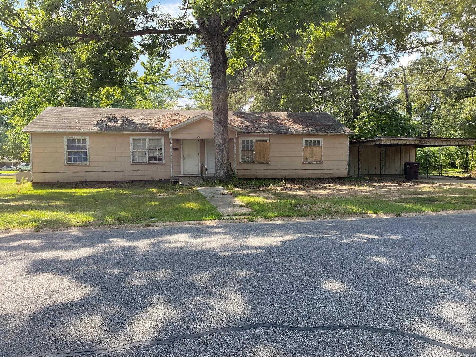 600 W 12TH  Crossett, AR
