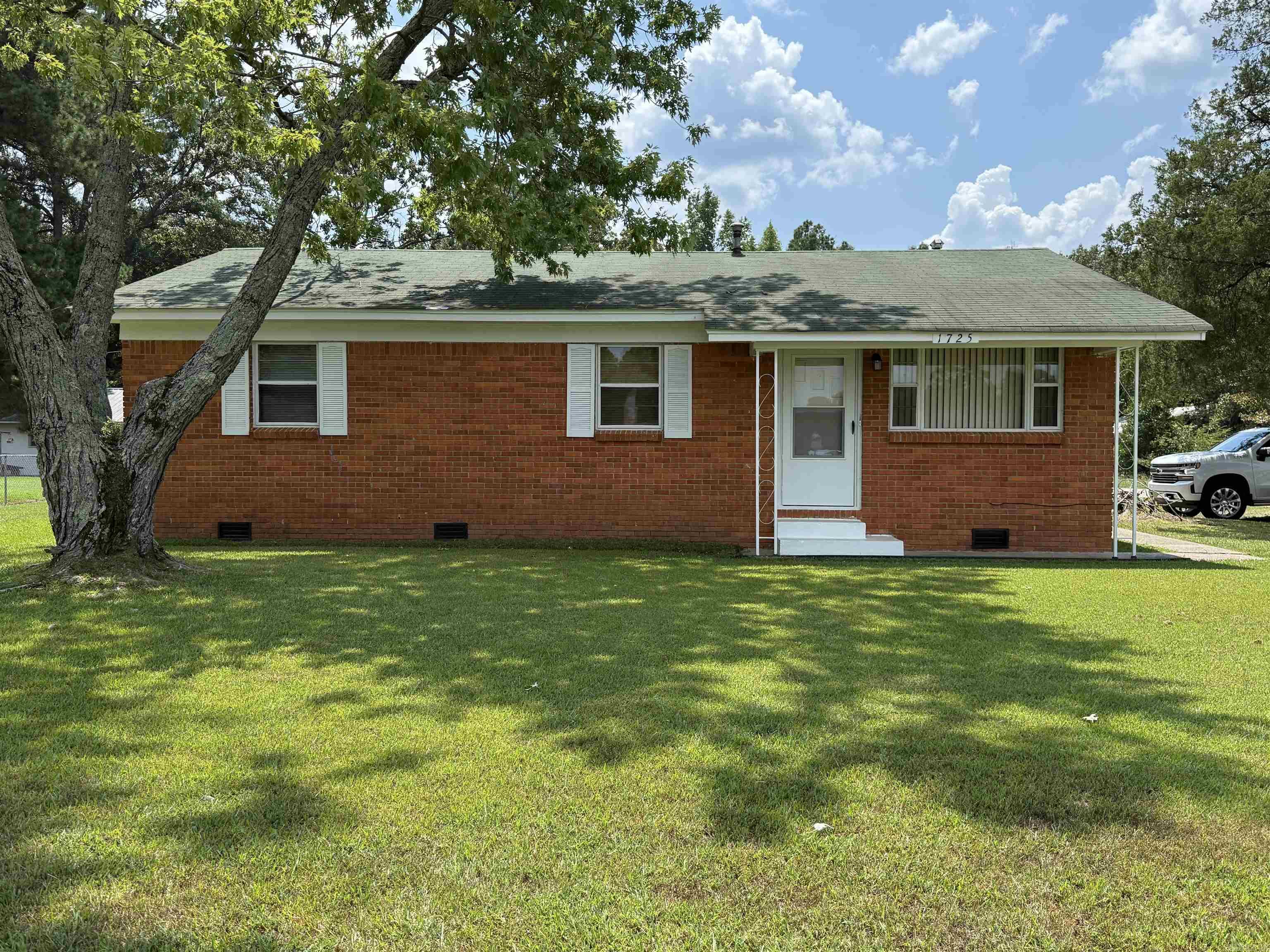1725 W Pine  Warren, AR