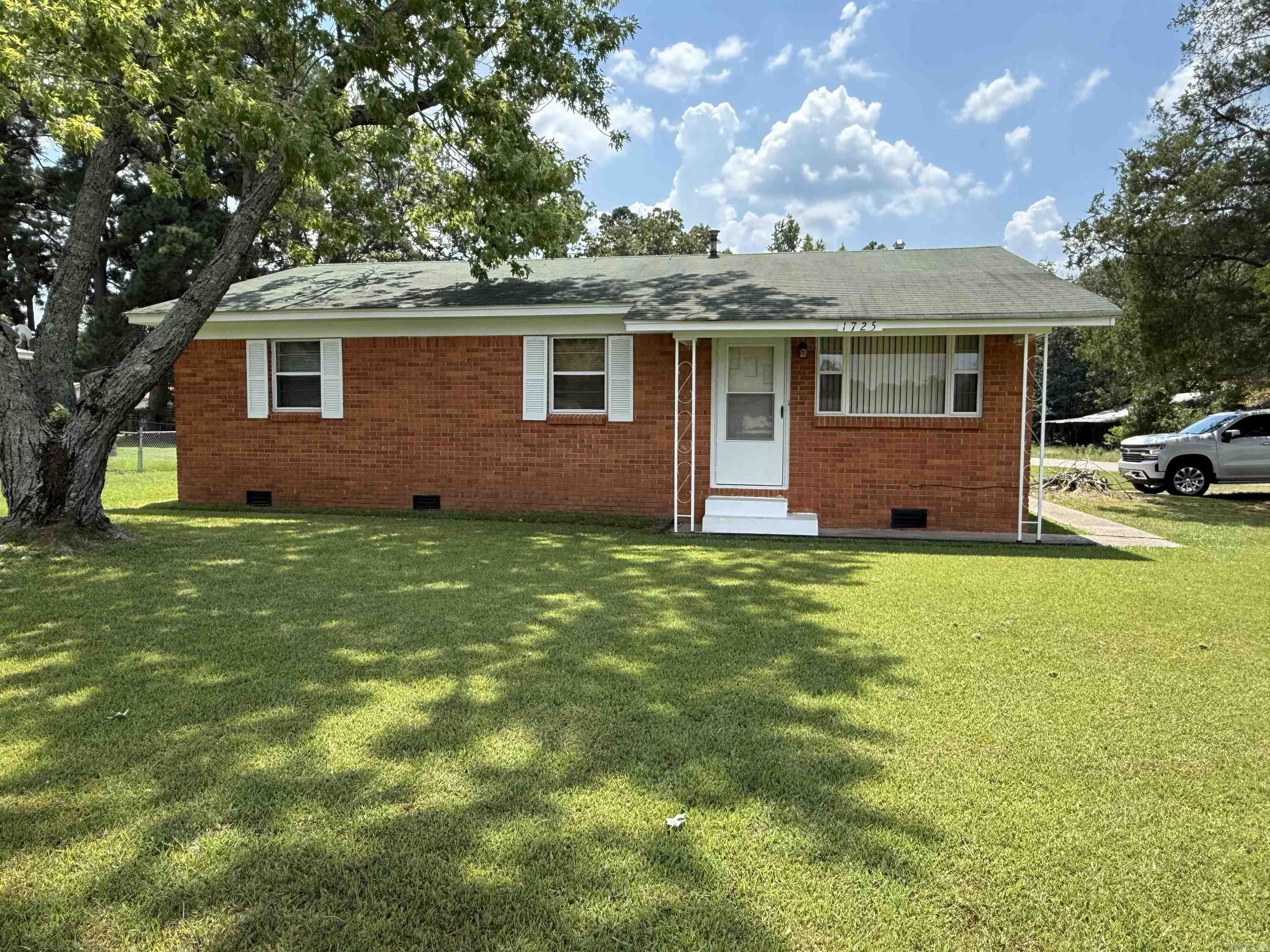 1725 W Pine  Warren, AR