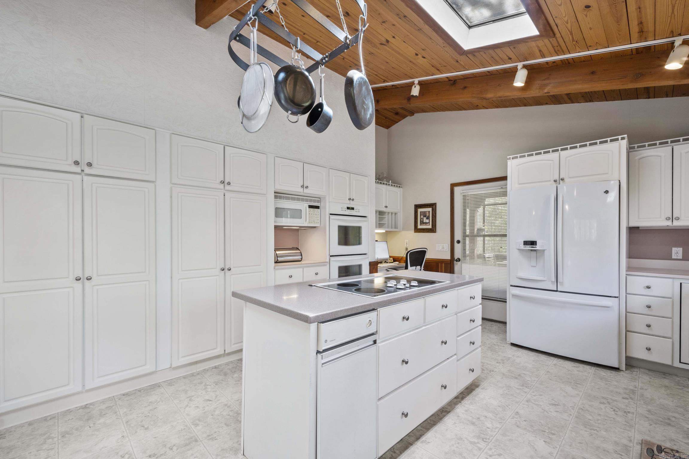 537 CR 107  Norfork, AR