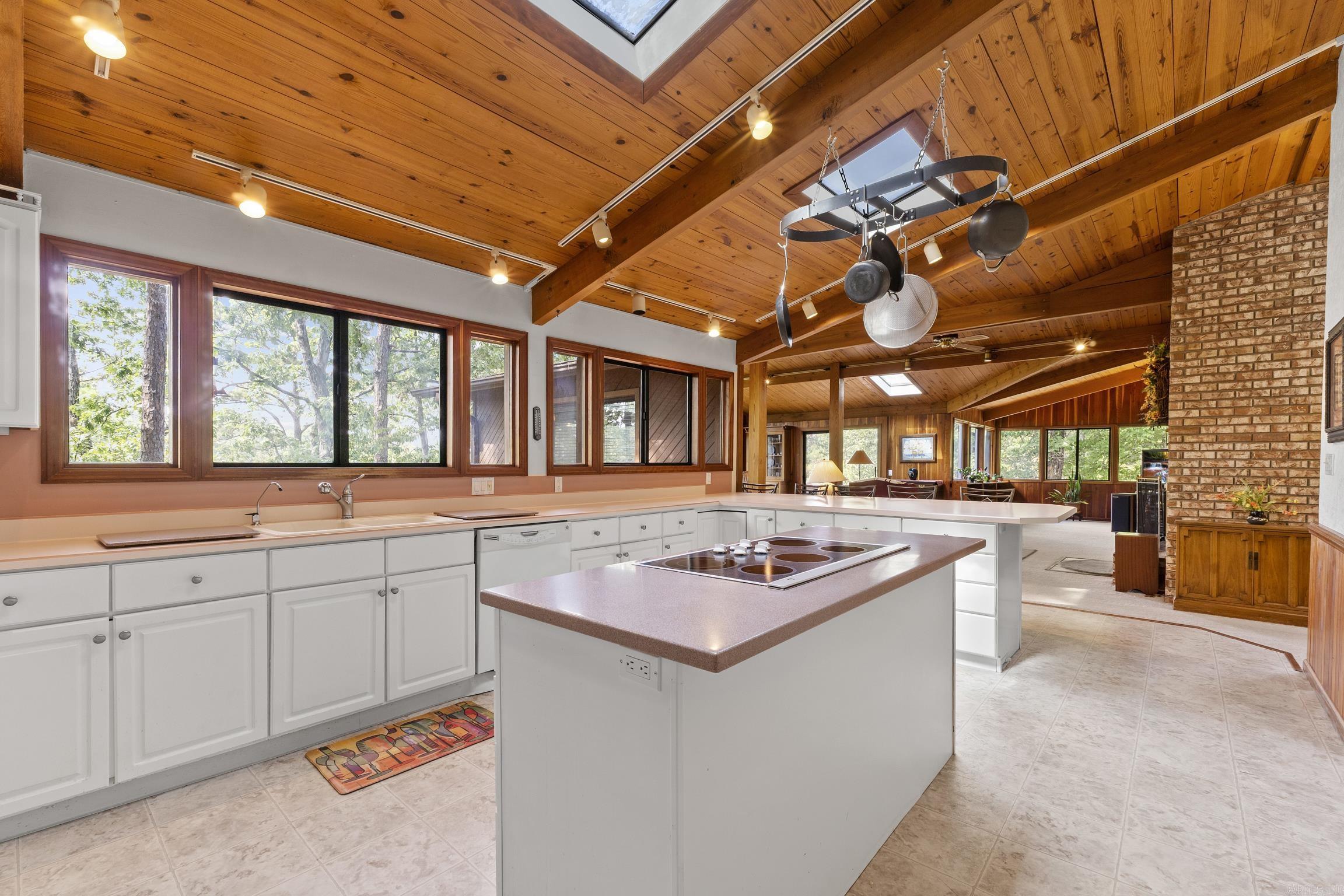 537 CR 107  Norfork, AR