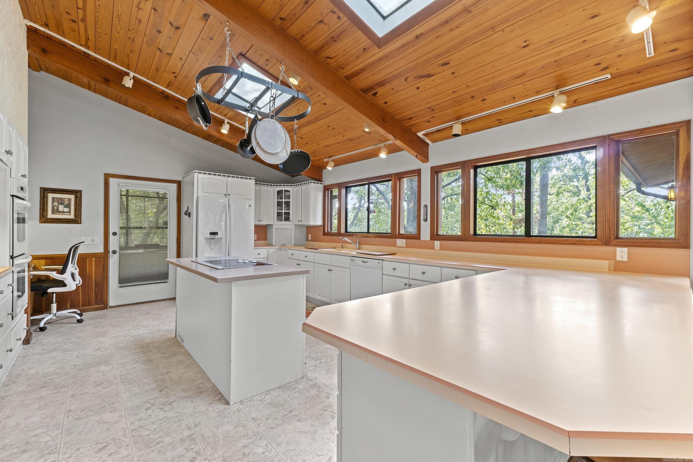537 CR 107  Norfork, AR