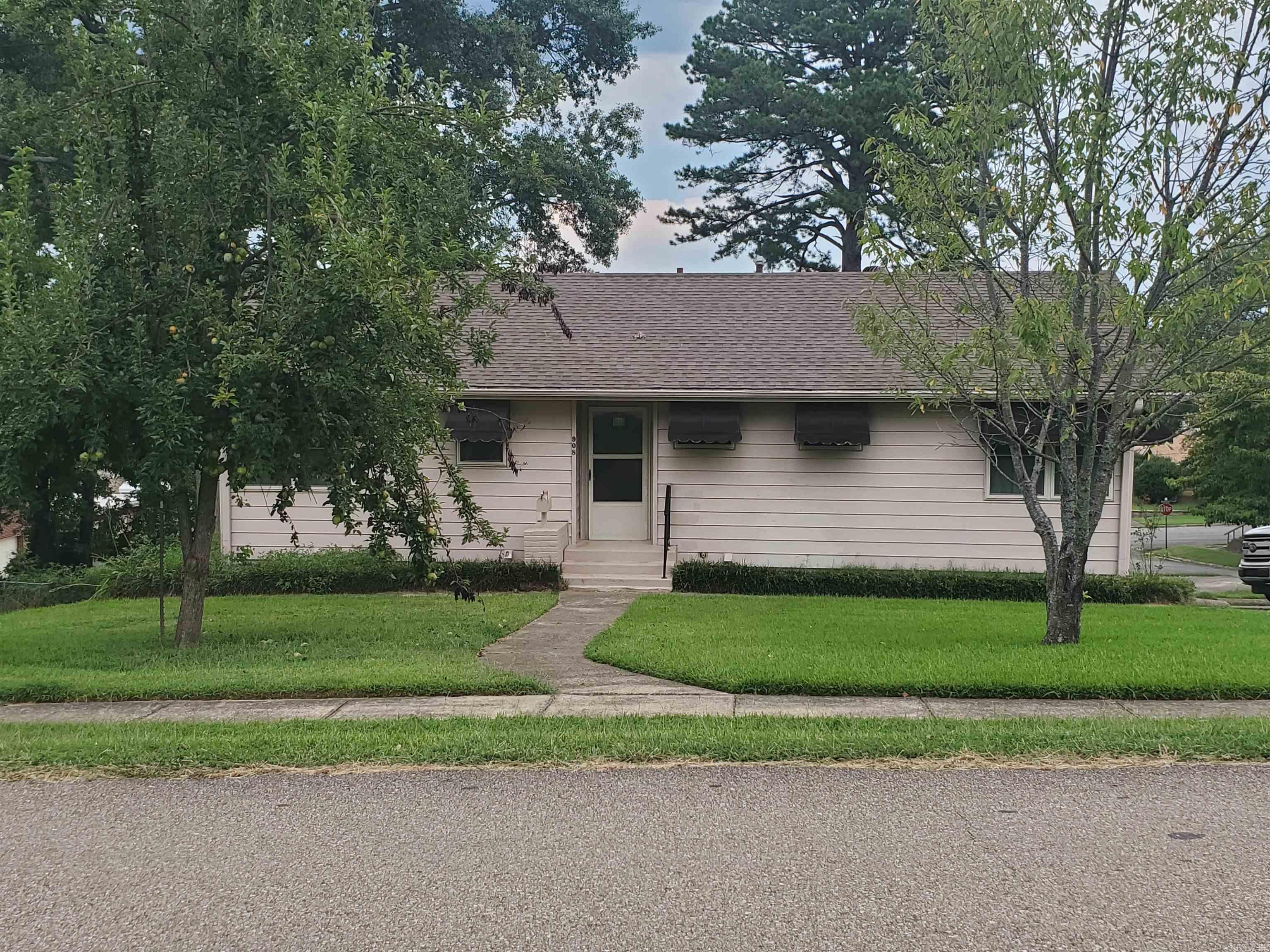 908 S Seventh  Mena, AR