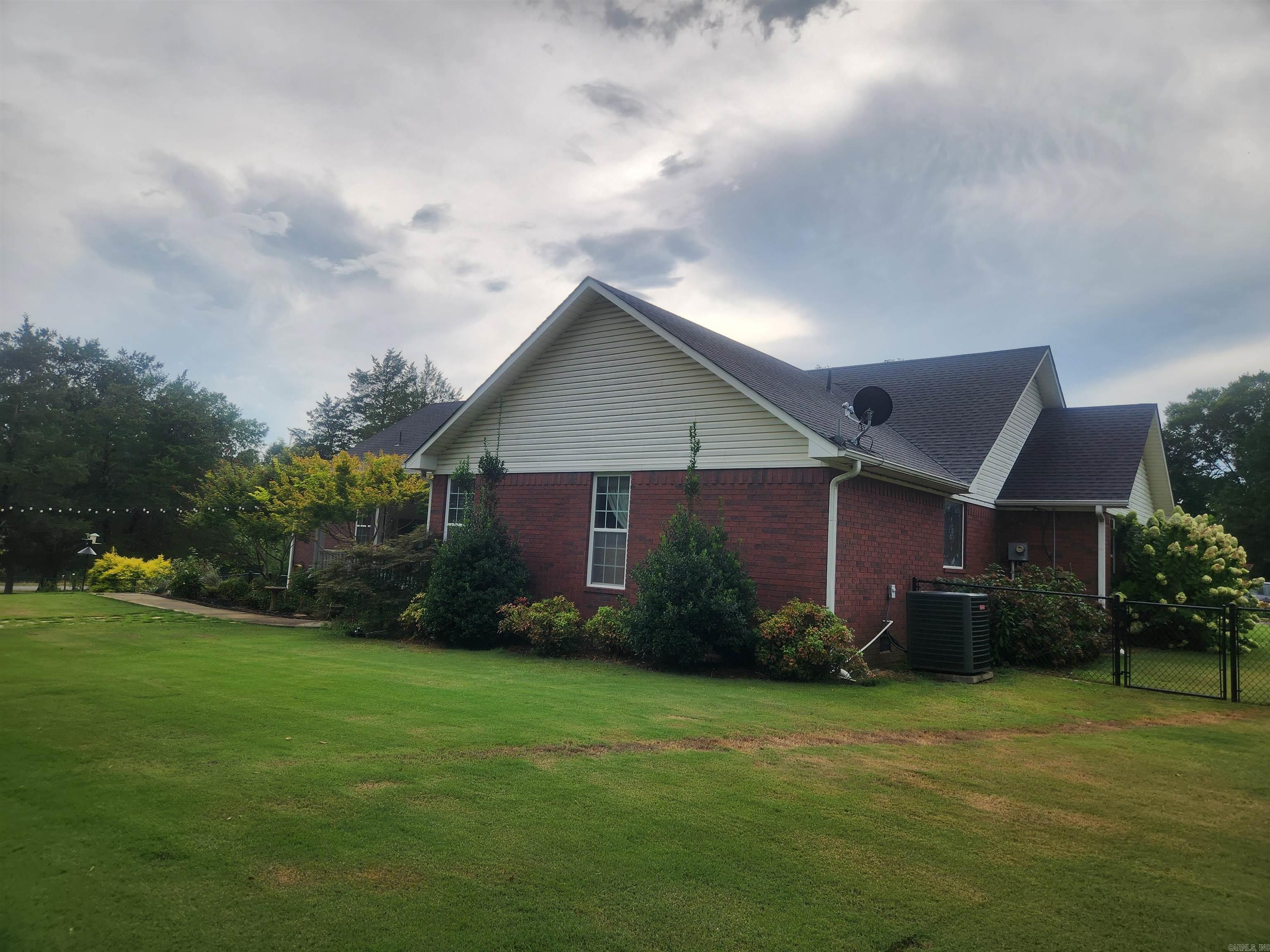 315 Private Road 3393 Road Clarksville, AR 72830