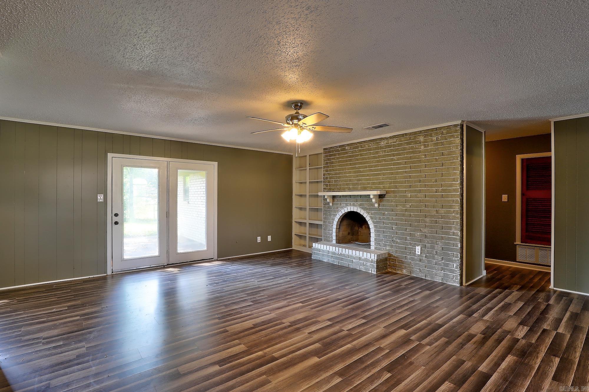 720 Diane  Wake Village, TX