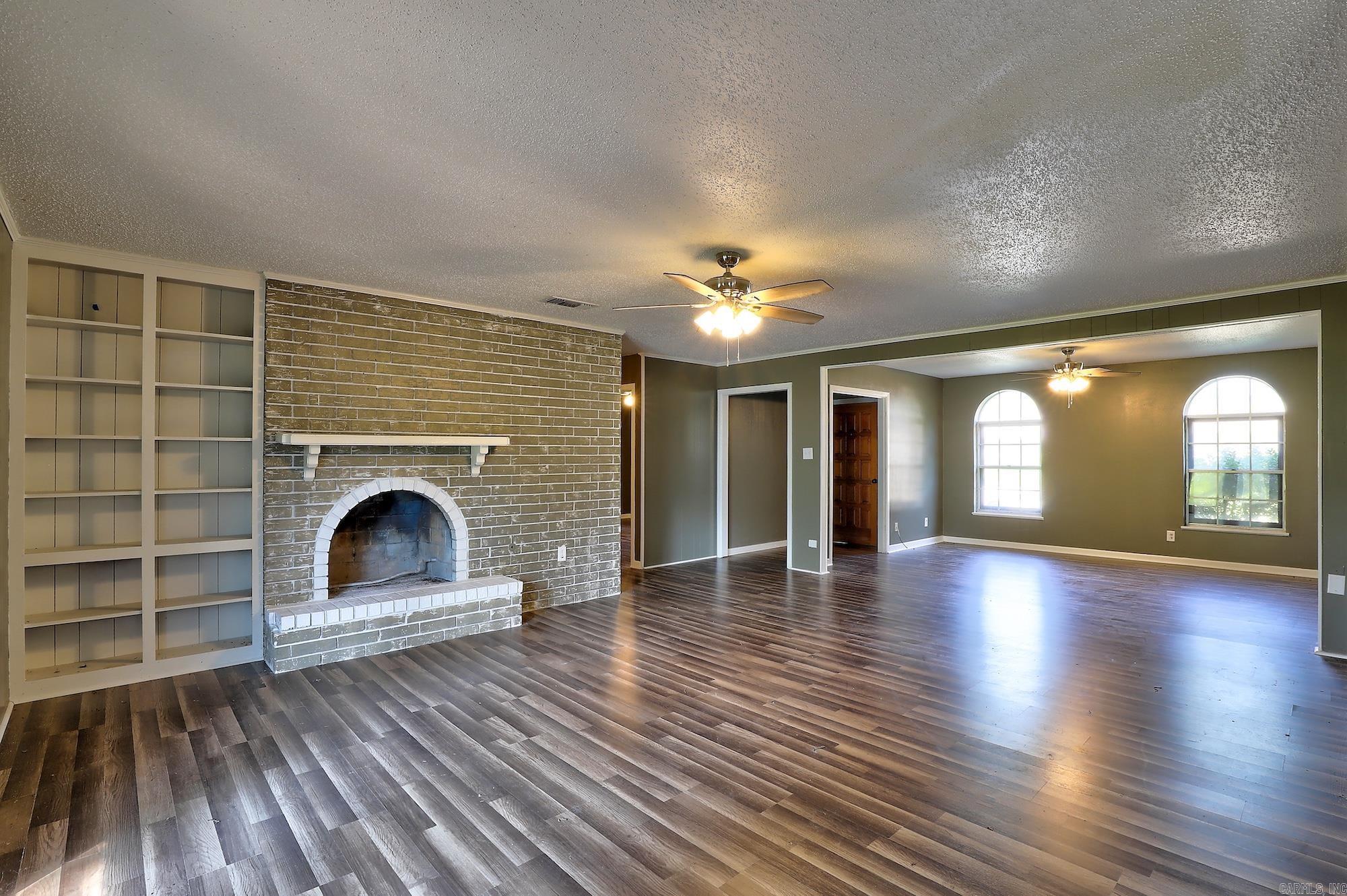 720 Diane  Wake Village, TX