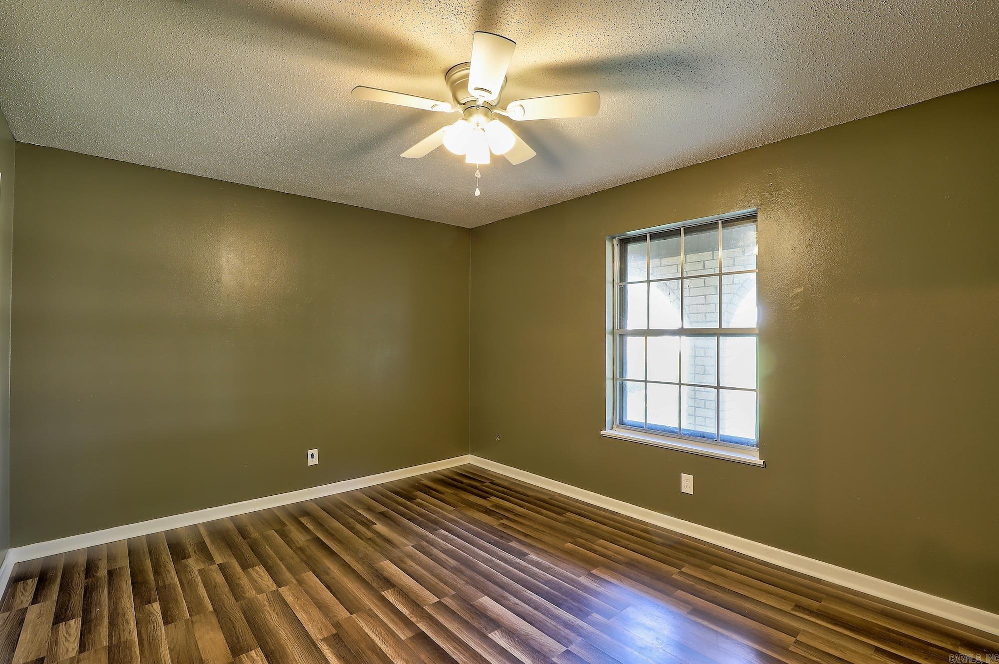 720 Diane  Wake Village, TX