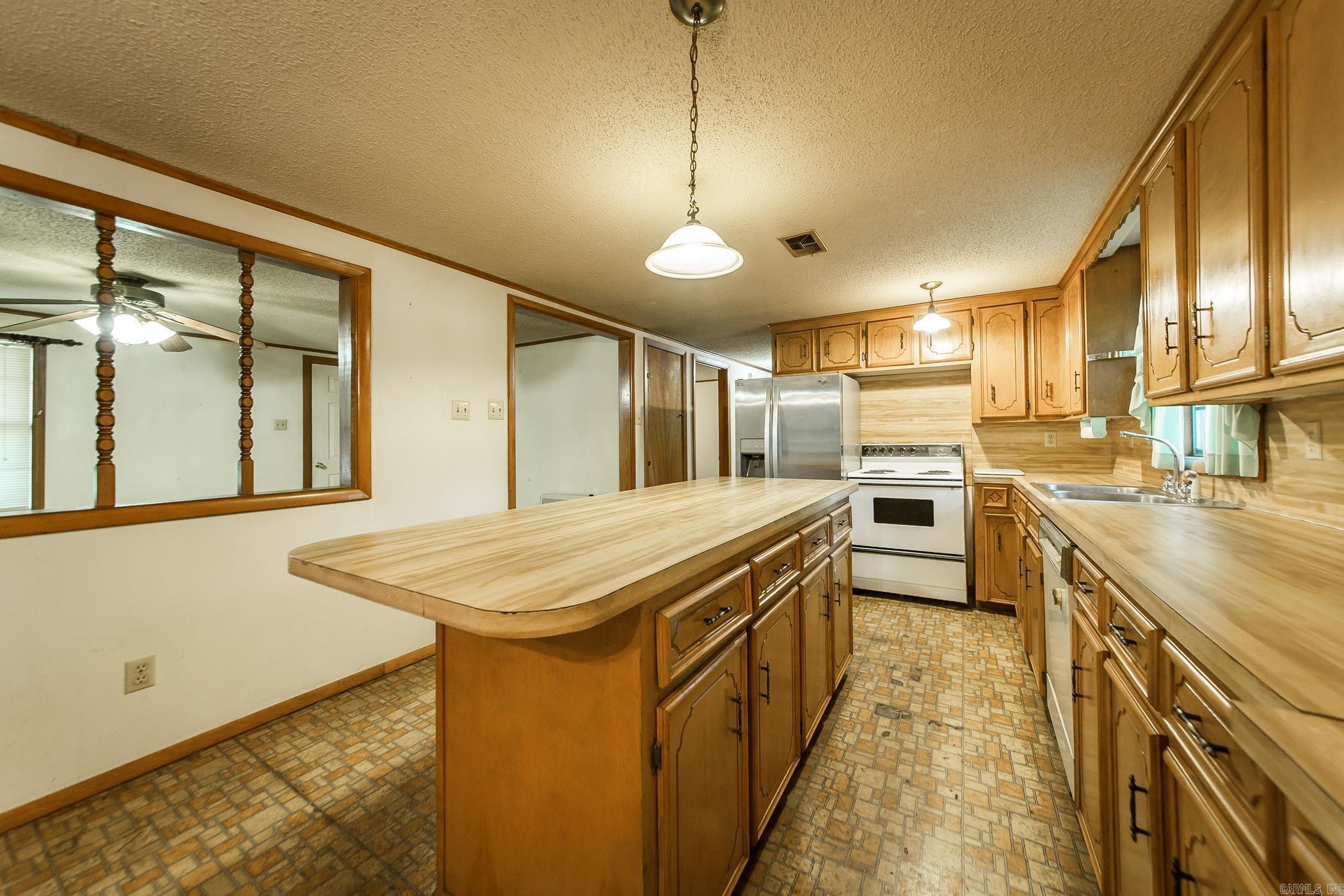 1375 Robin Rd  Jacksonville, AR