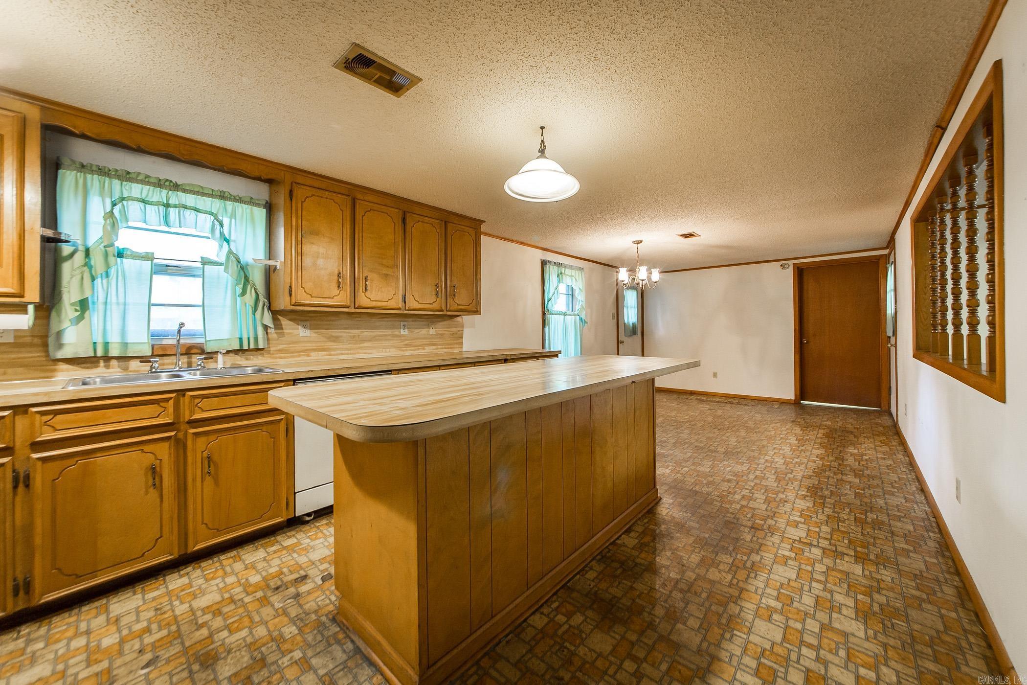 1375 Robin Rd  Jacksonville, AR