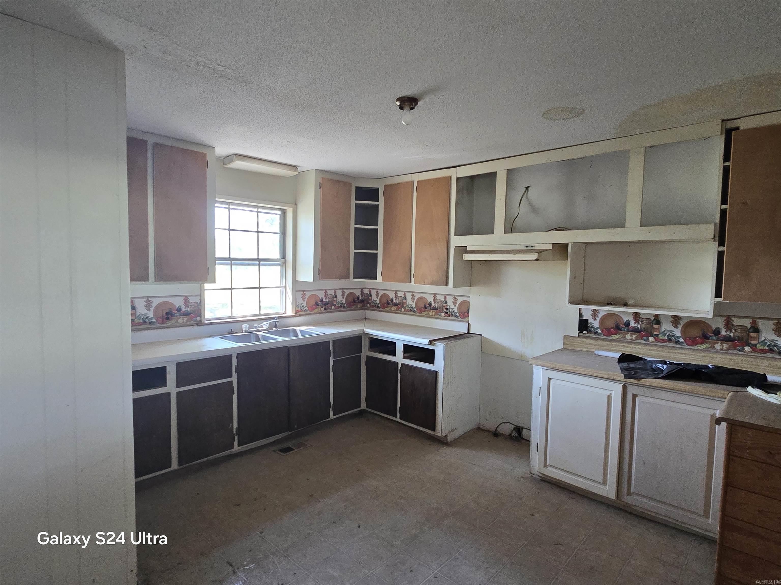 101 Summer Meadows  Mountain View, AR
