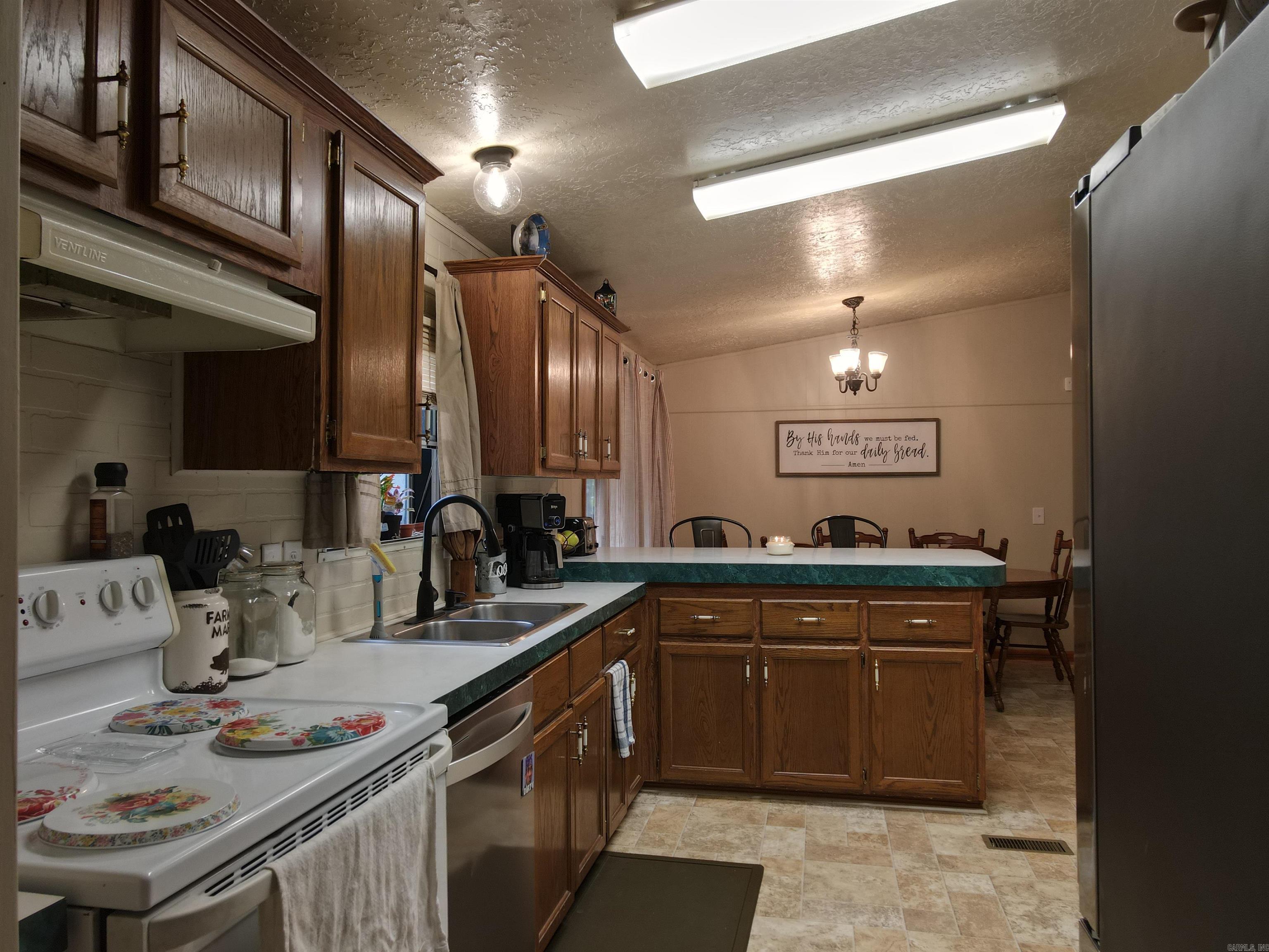 3 Robin  Greenbrier, AR