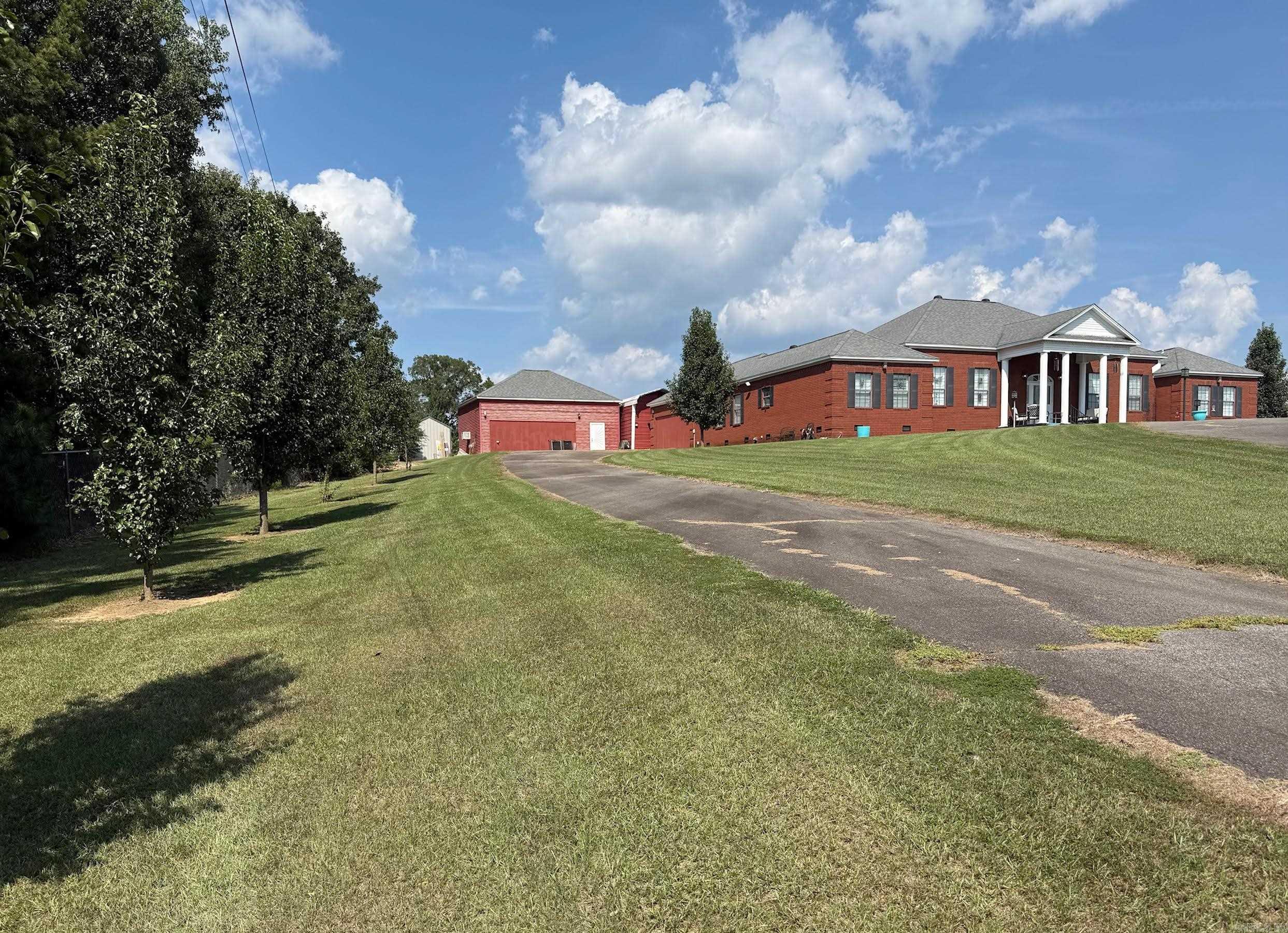 17 Ozark Dr  Damascus, AR