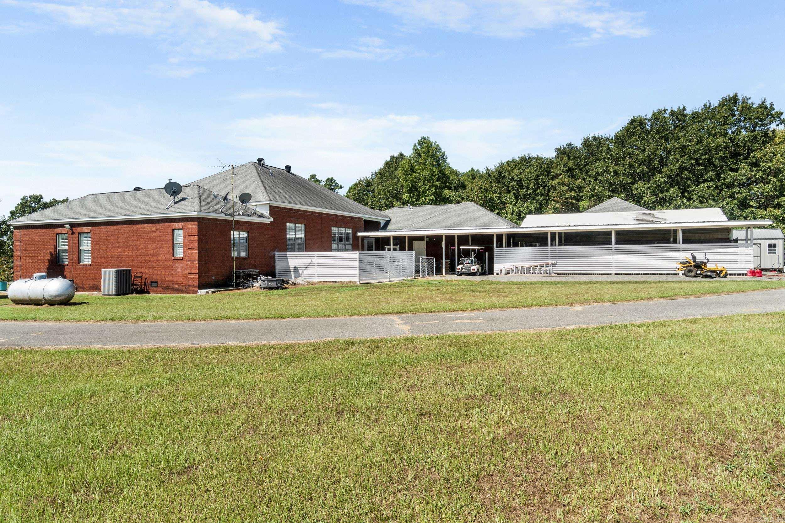 17 Ozark Dr  Damascus, AR
