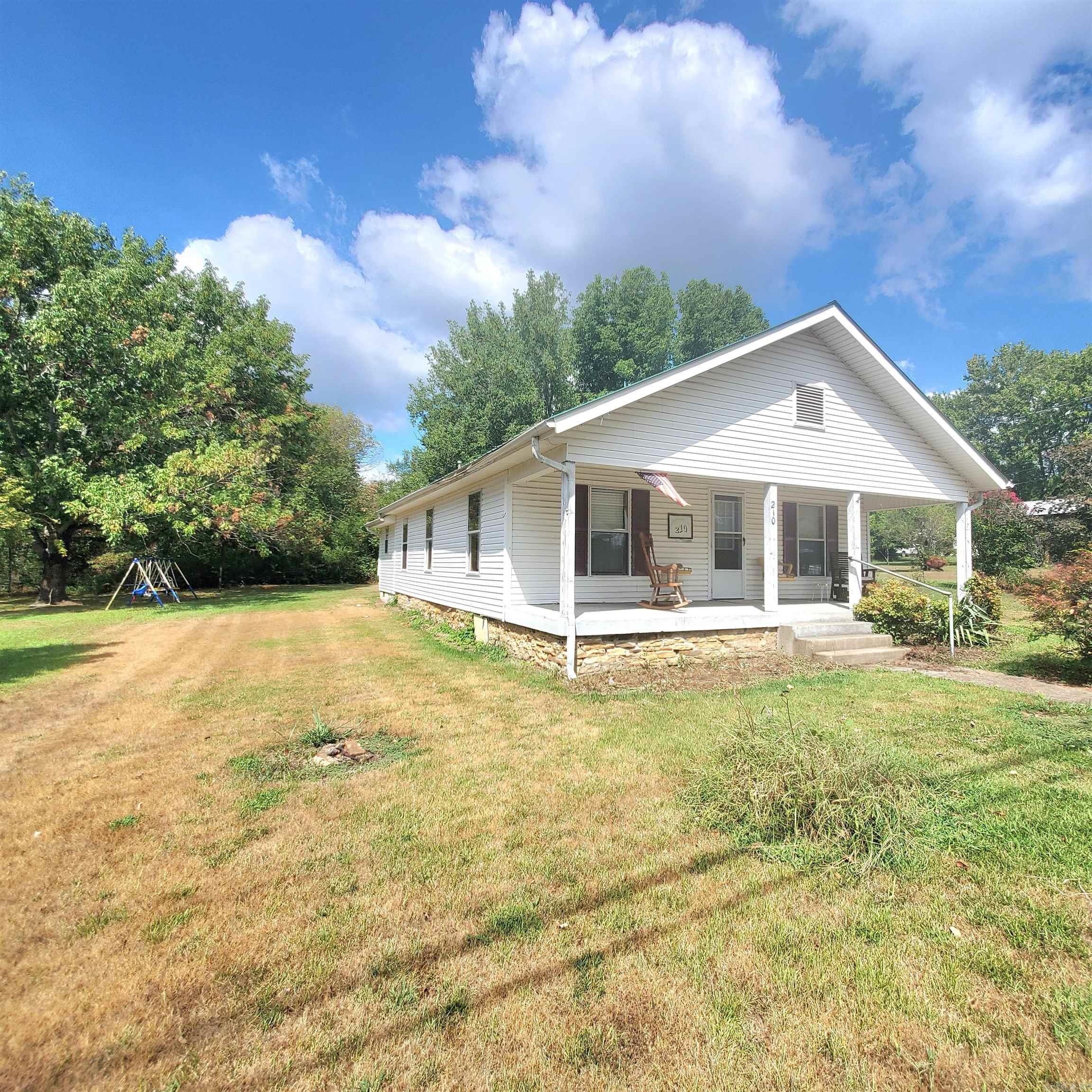 210 N Vine  Mountain View, AR