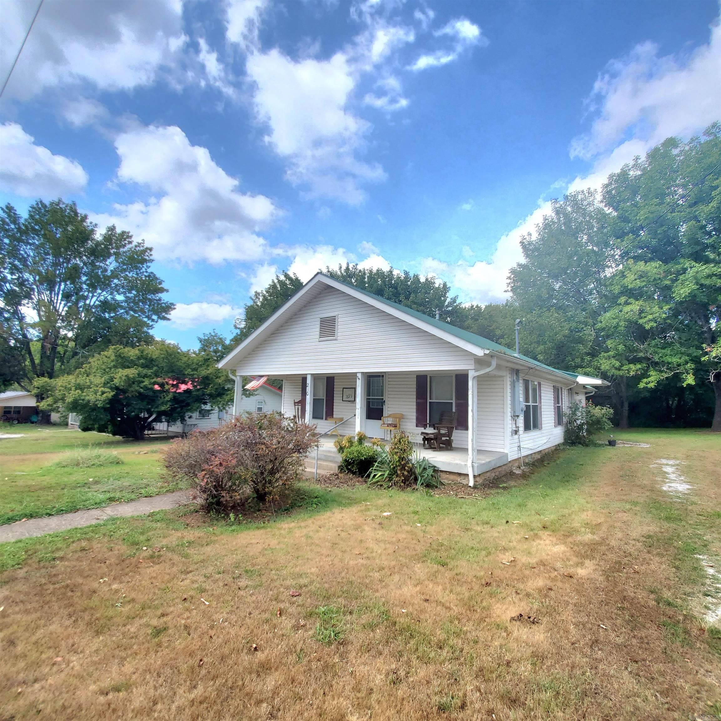 210 N Vine  Mountain View, AR