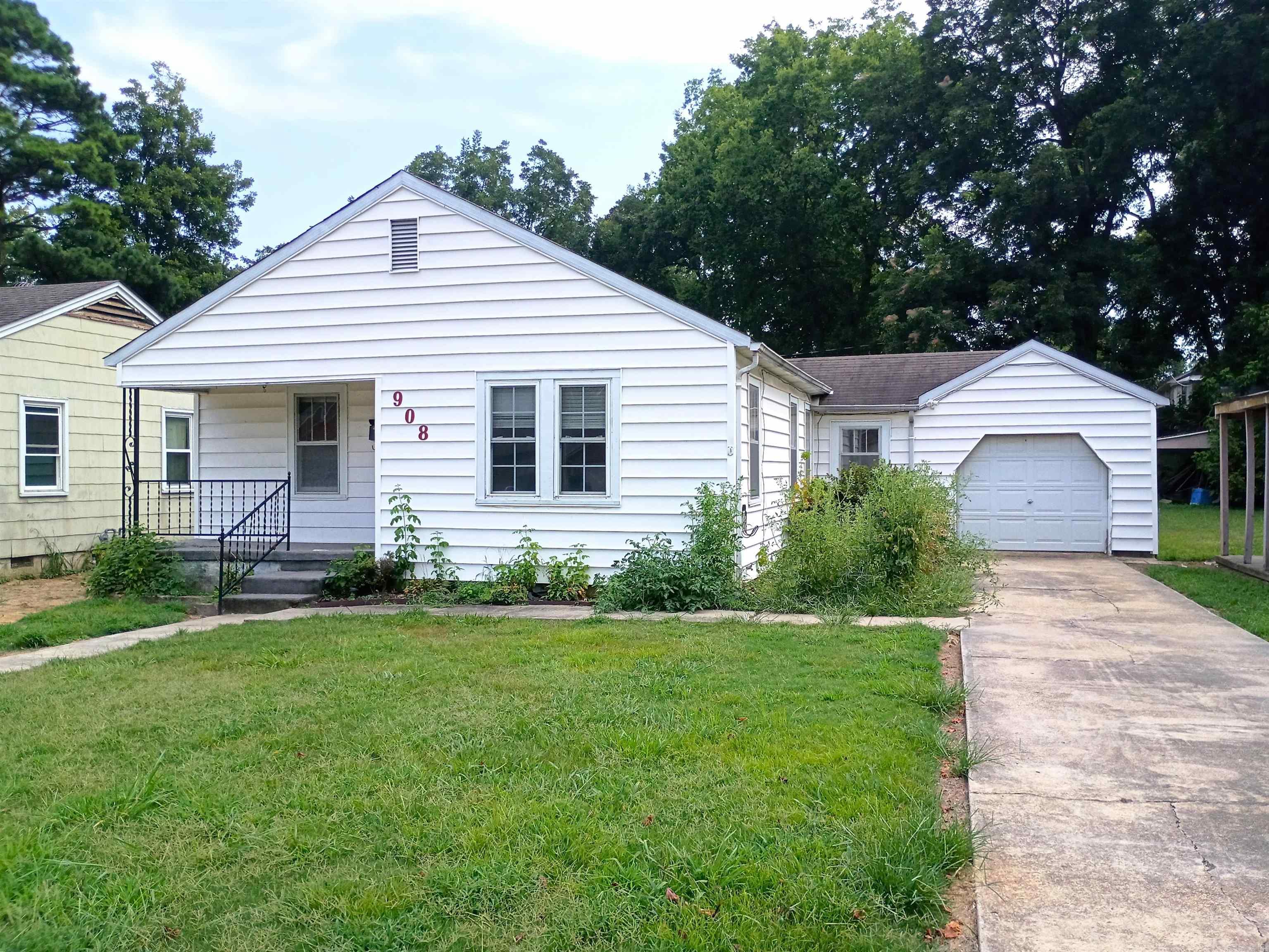 908 W. Thompson  Paragould, AR