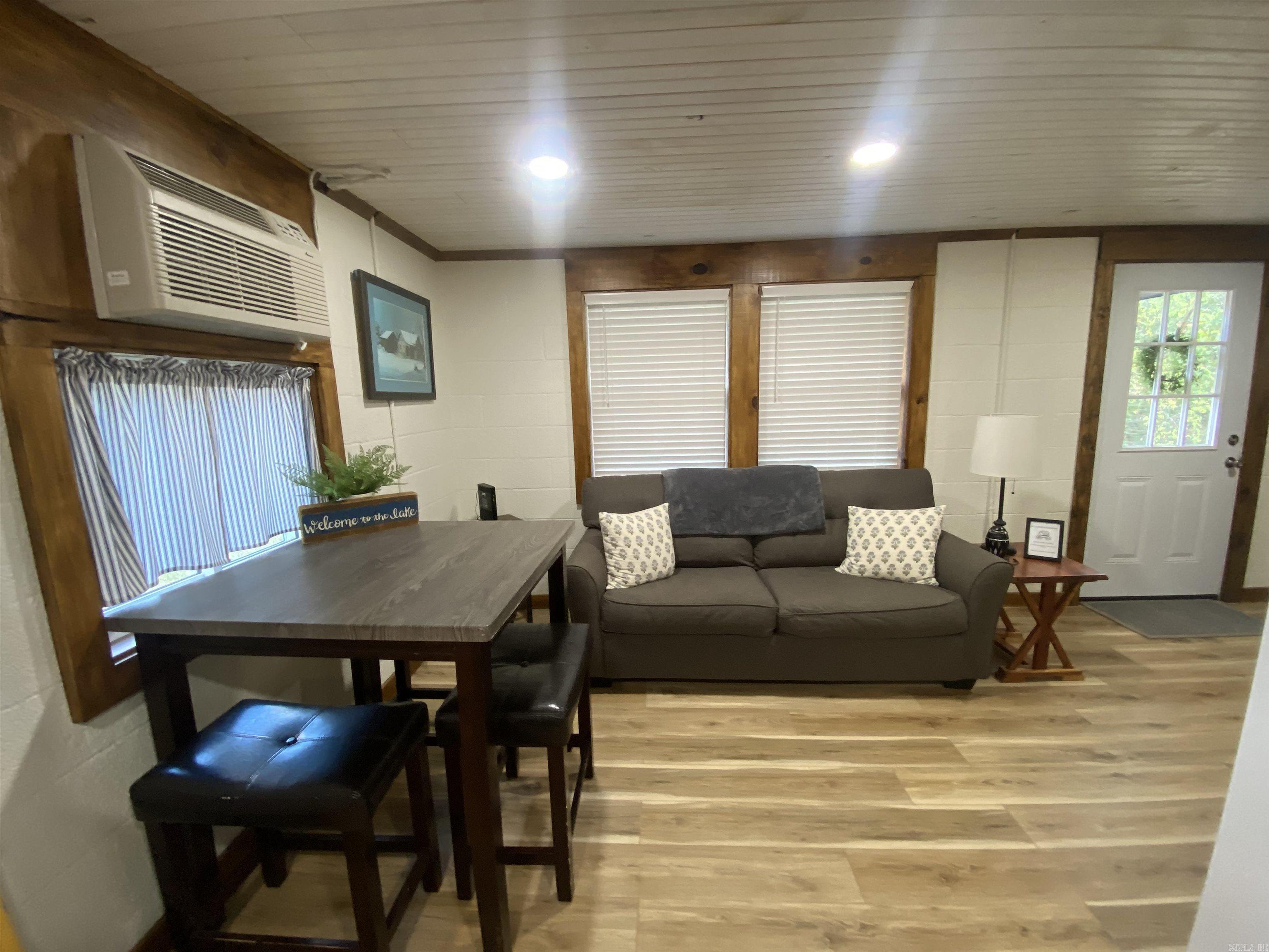 39 & 41 Mockingbird  Story, AR