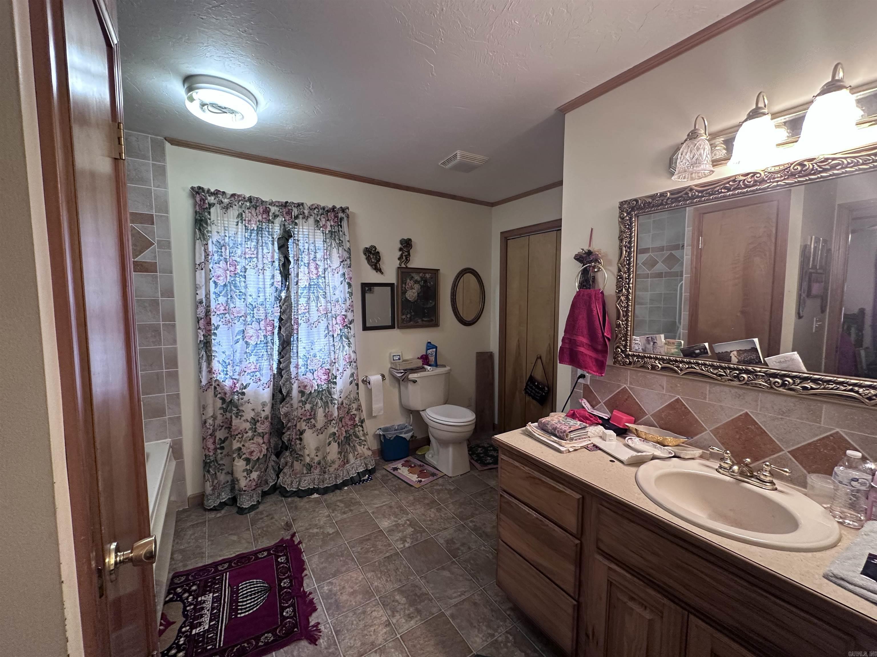 1377 W Court Street Piggott, AR 72454