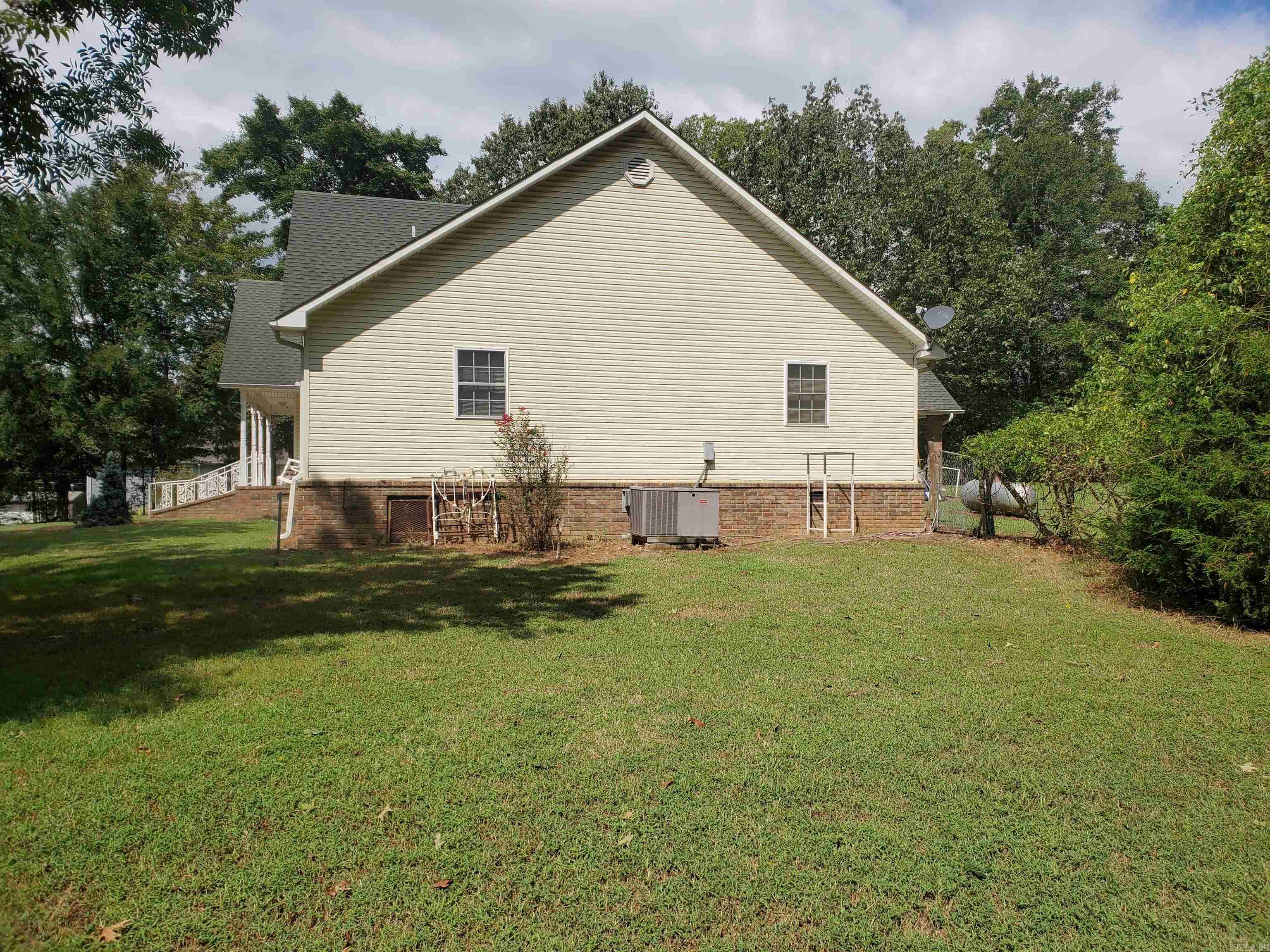 1377 W Court Street Piggott, AR 72454