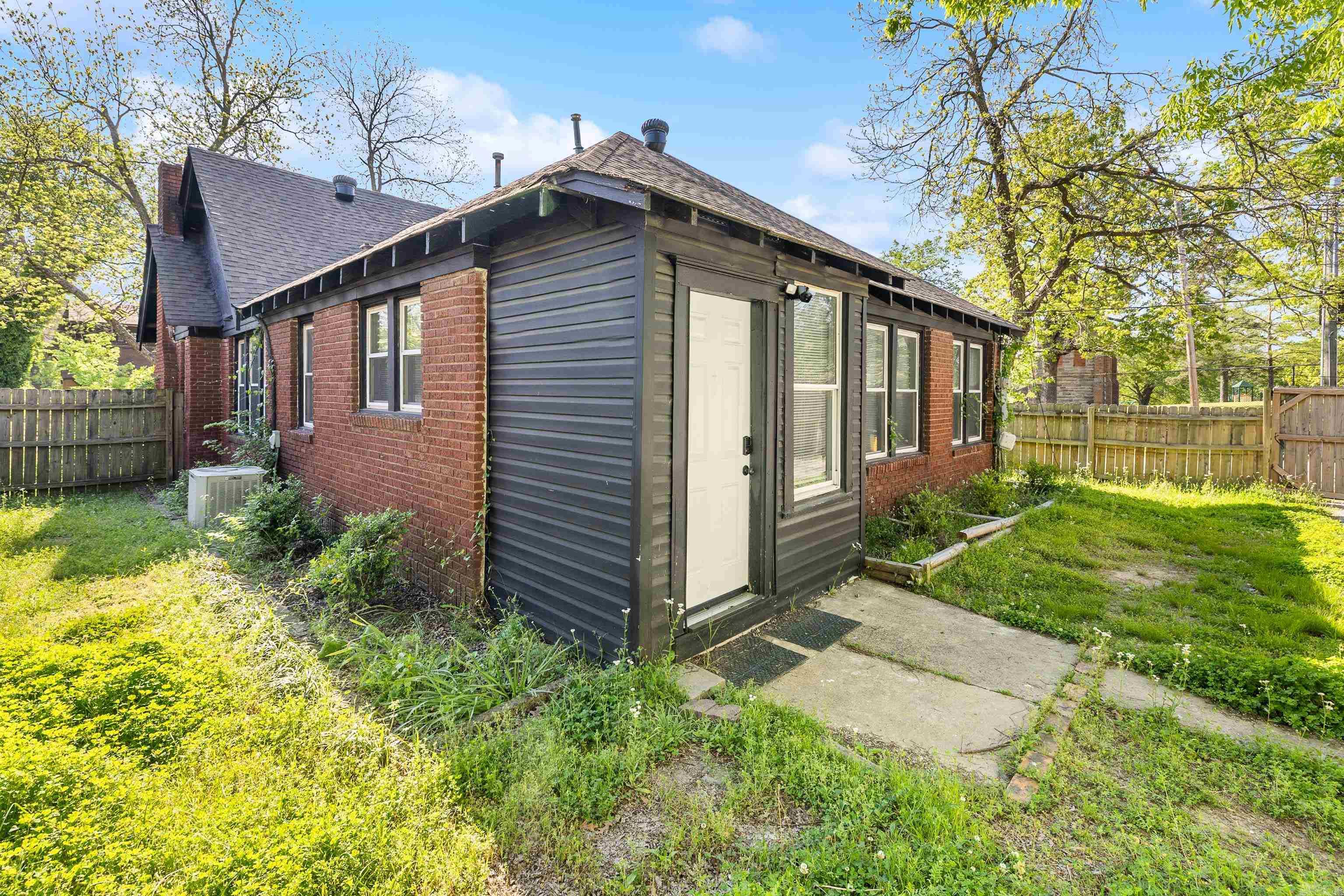 1424 Wolfe  Little Rock, AR
