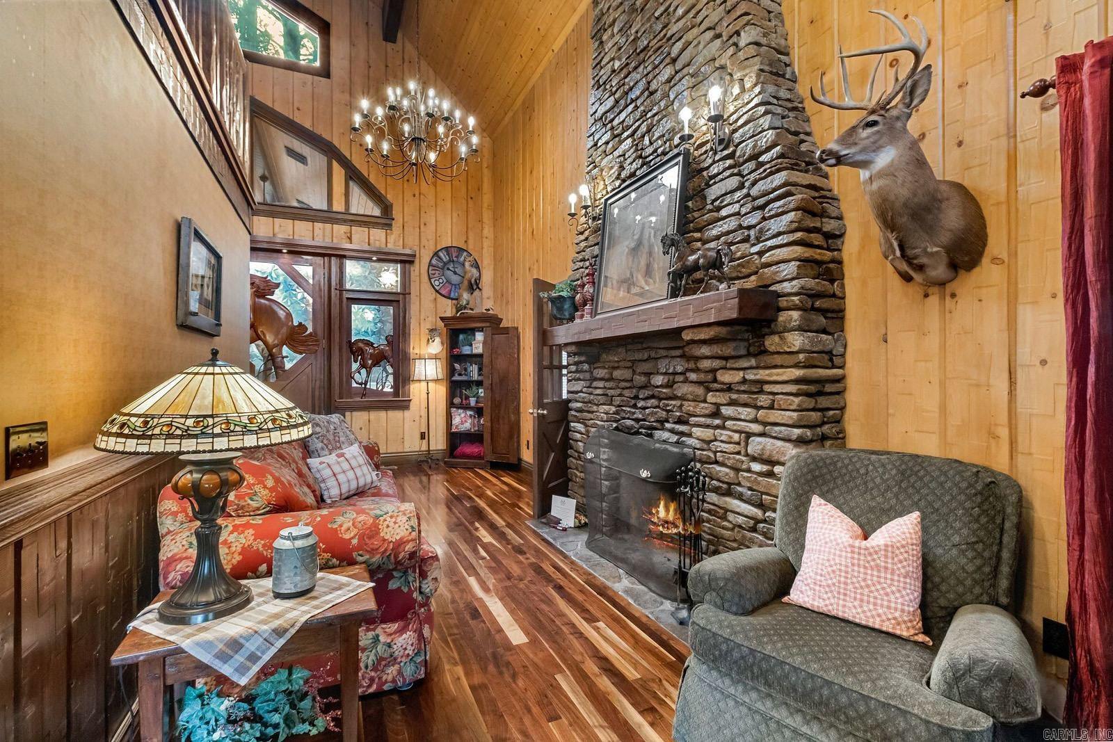 3134 Van Buren  Eureka Springs, AR