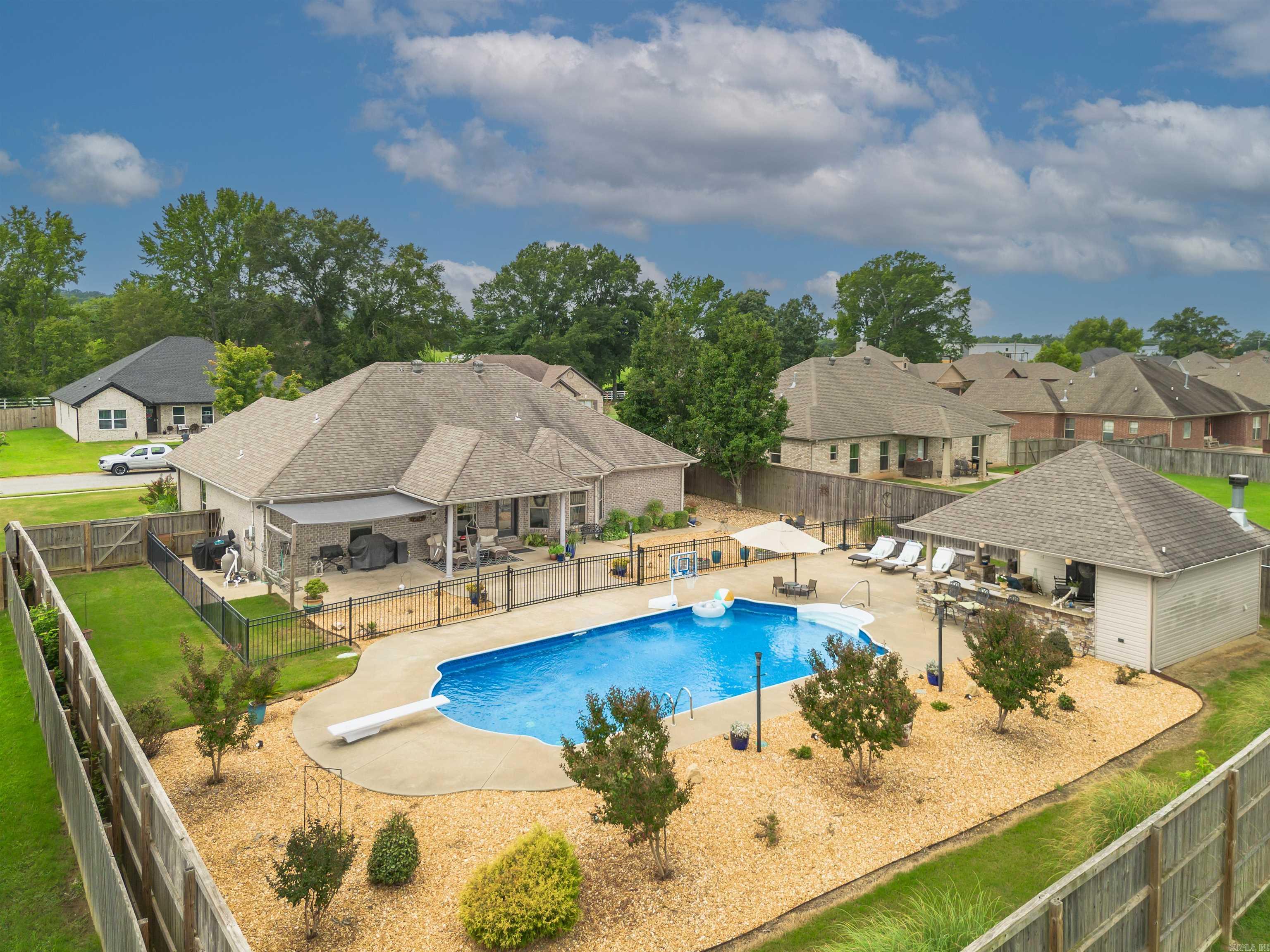 29 Thoroughbred  Vilonia, AR