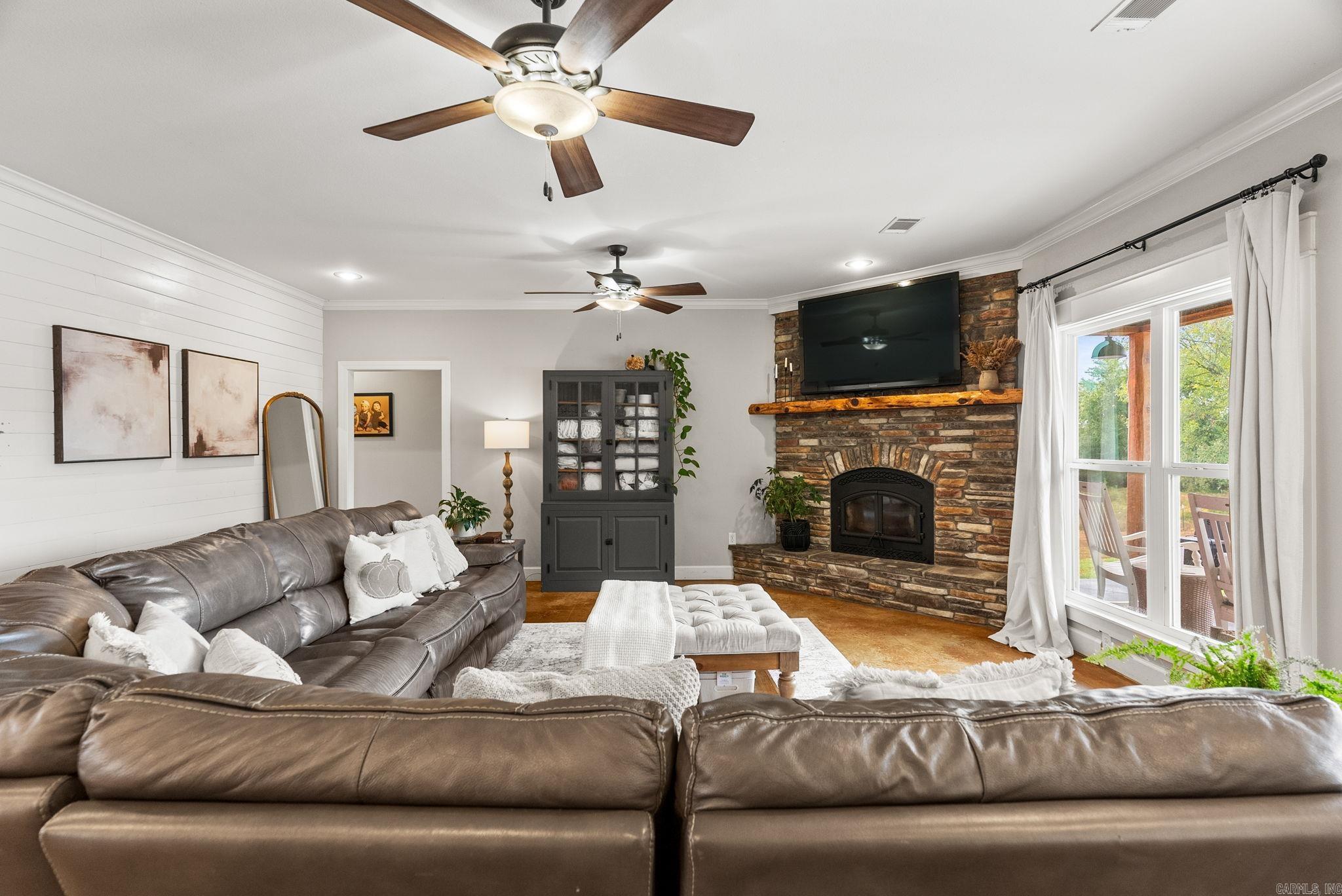 1431 Red Hill  Mount Vernon, AR