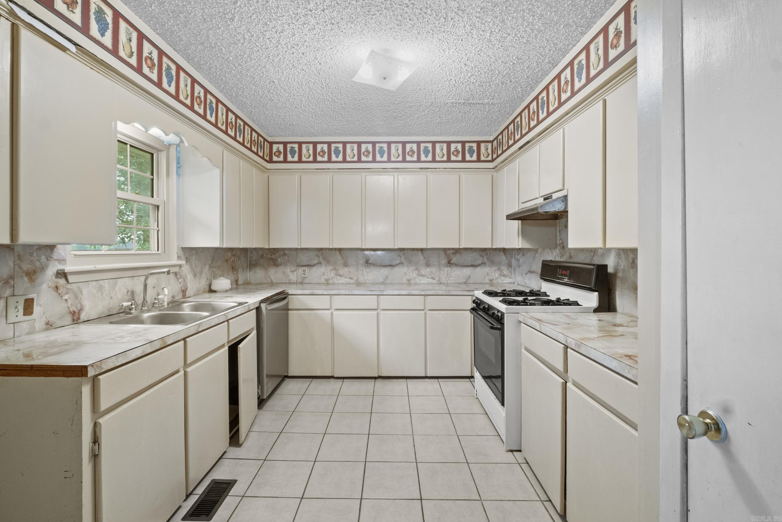 1005 N Walkers Corner  Scott, AR