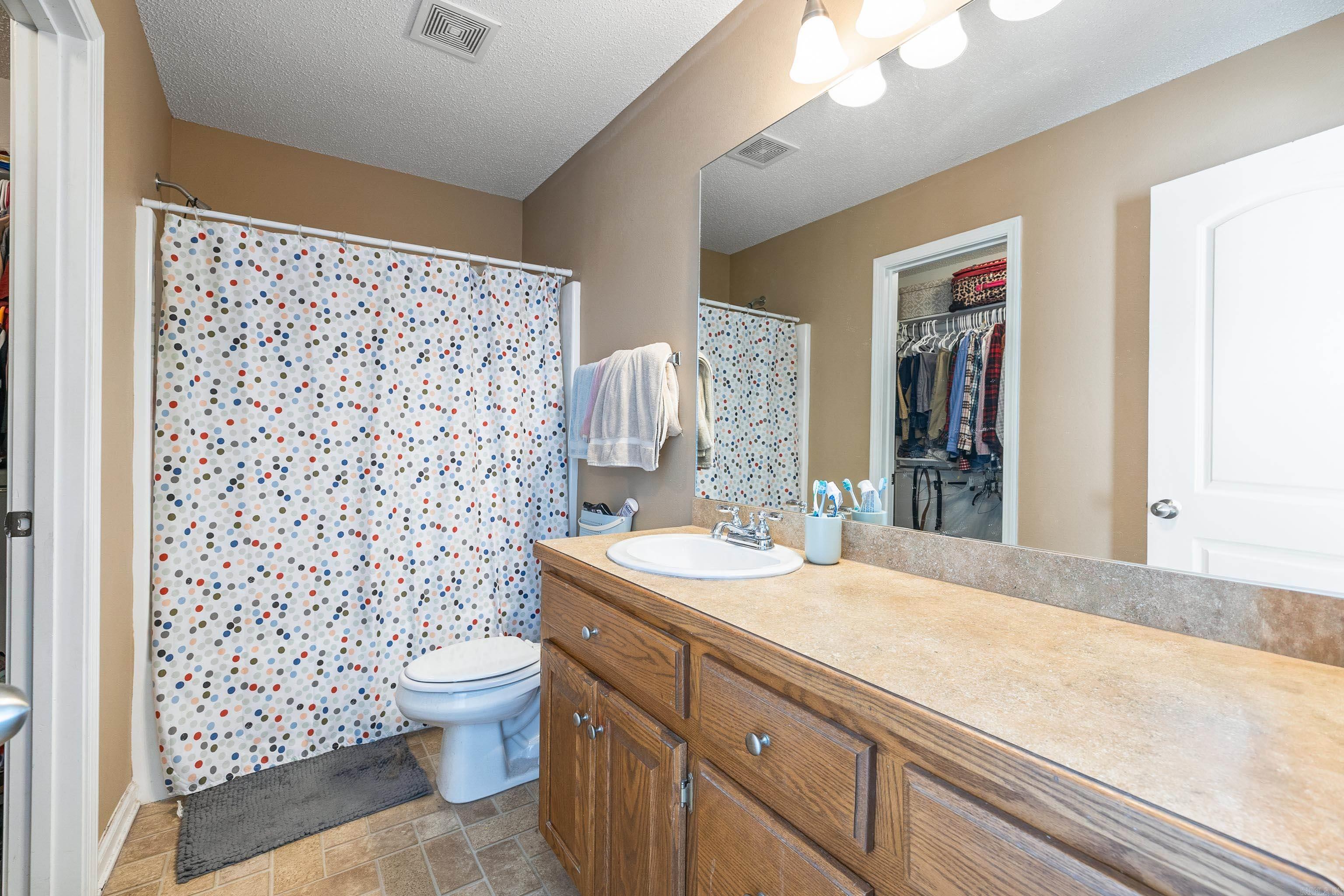 1202 Meadows dr  Benton, AR
