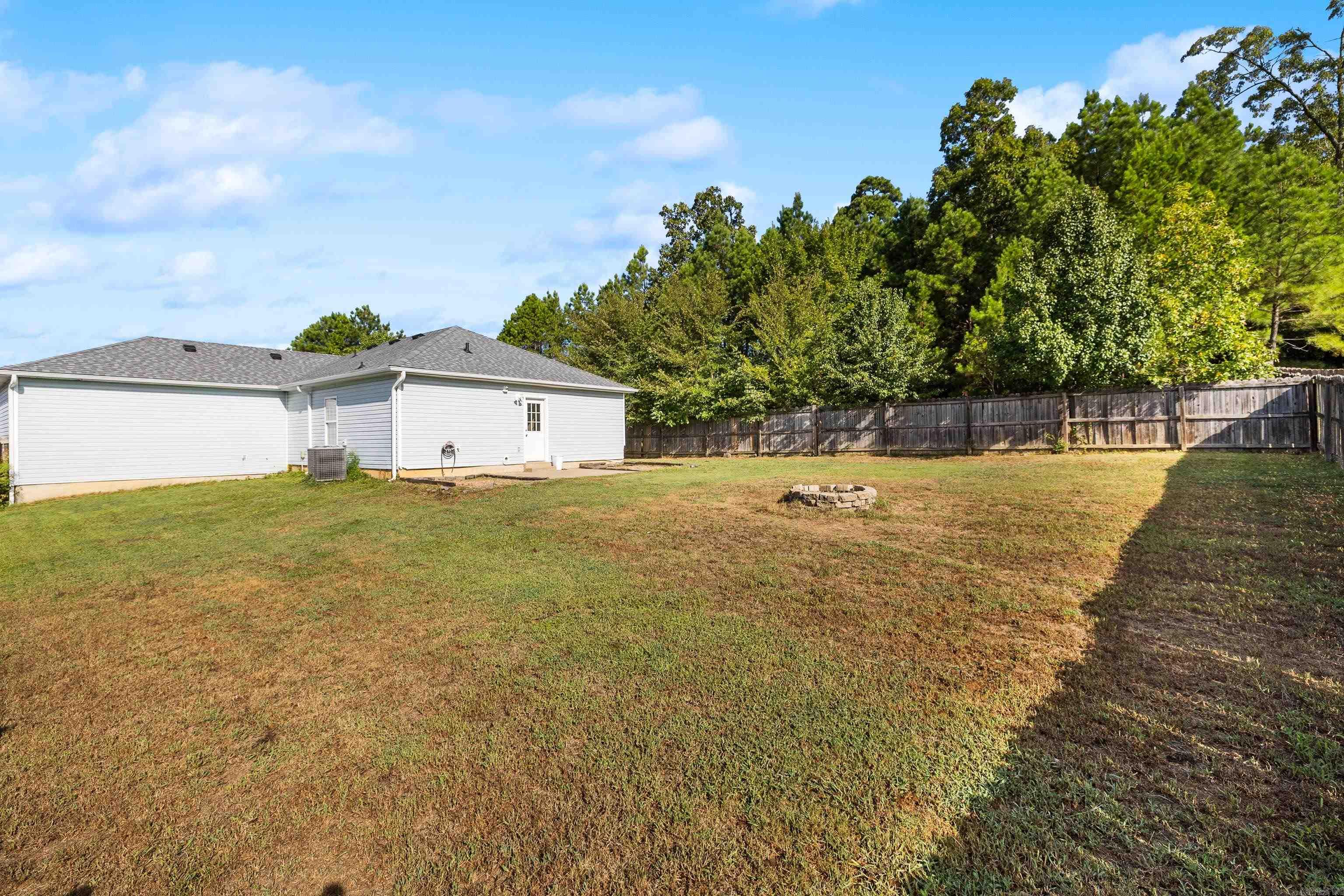 1202 Meadows dr  Benton, AR