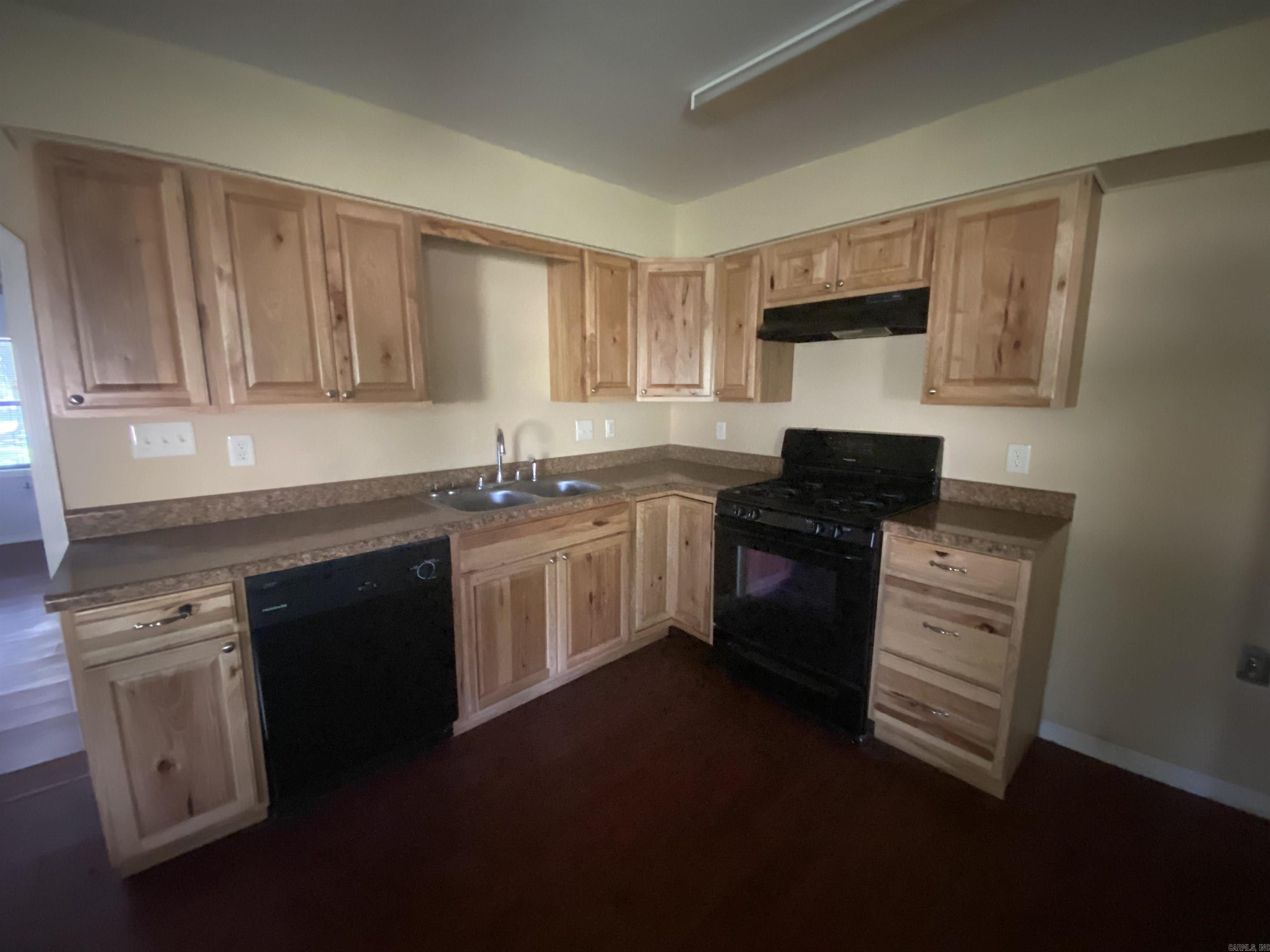 2001 S Main  Newport, AR