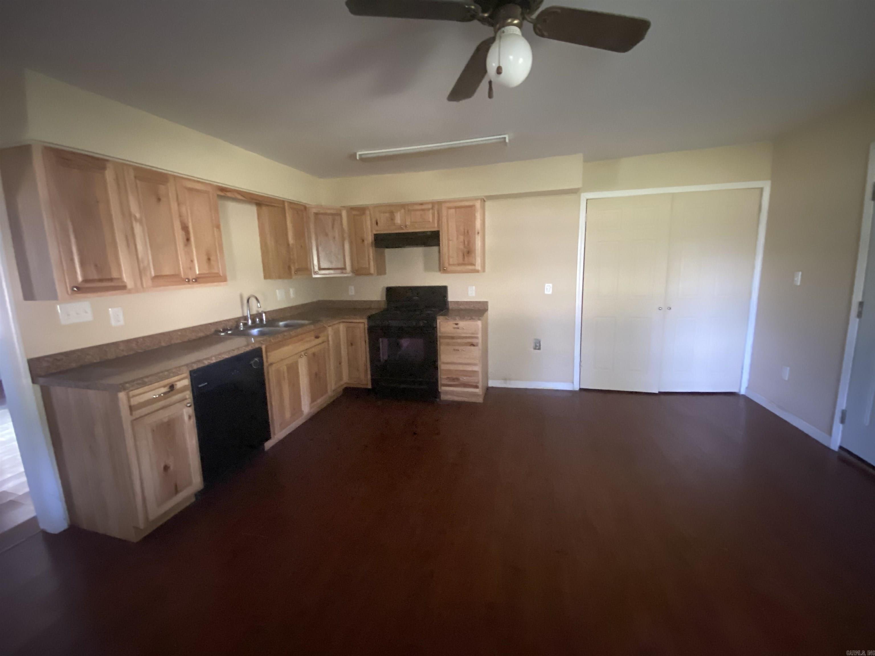 2001 S Main  Newport, AR