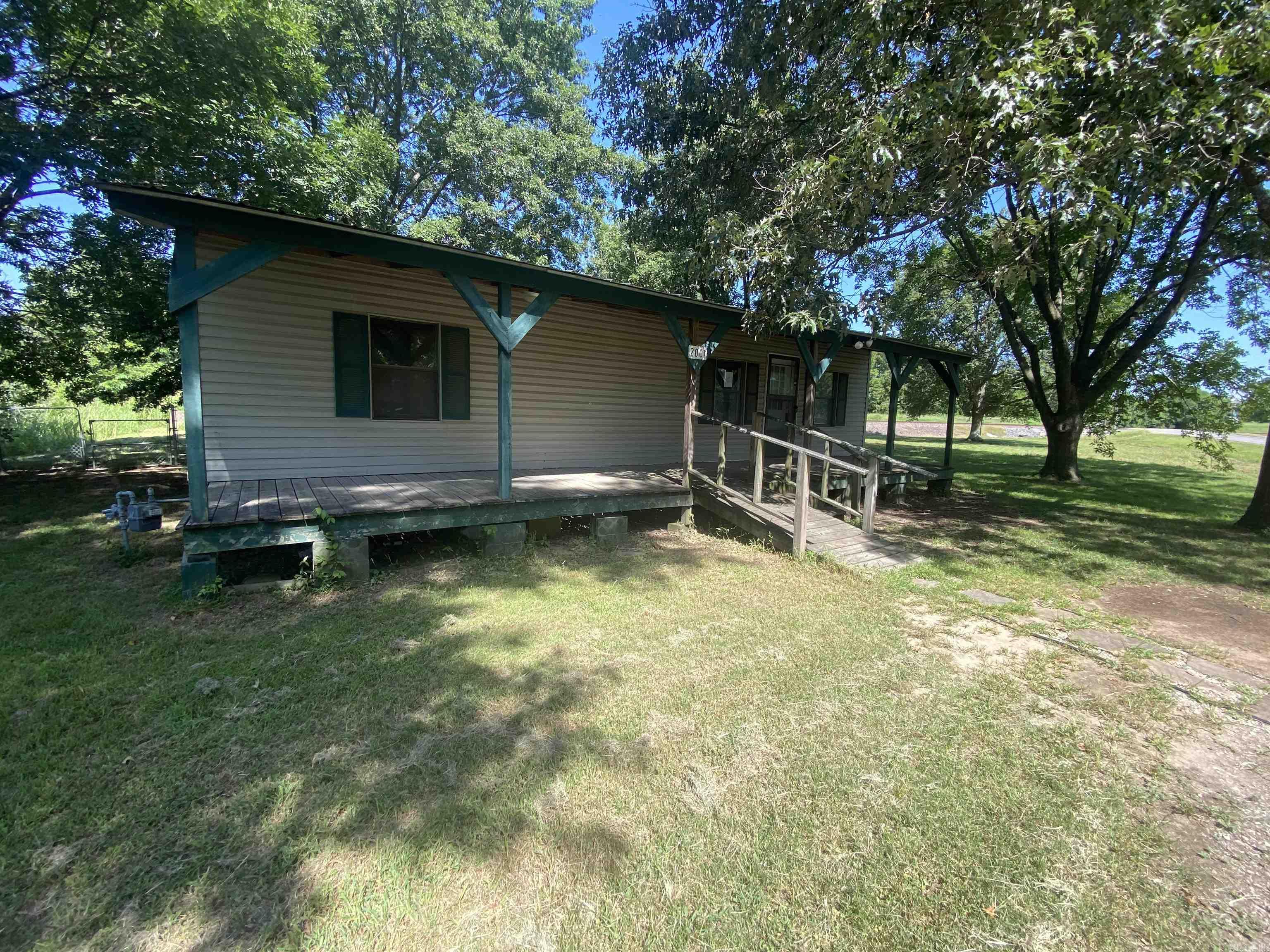 2001 S Main  Newport, AR