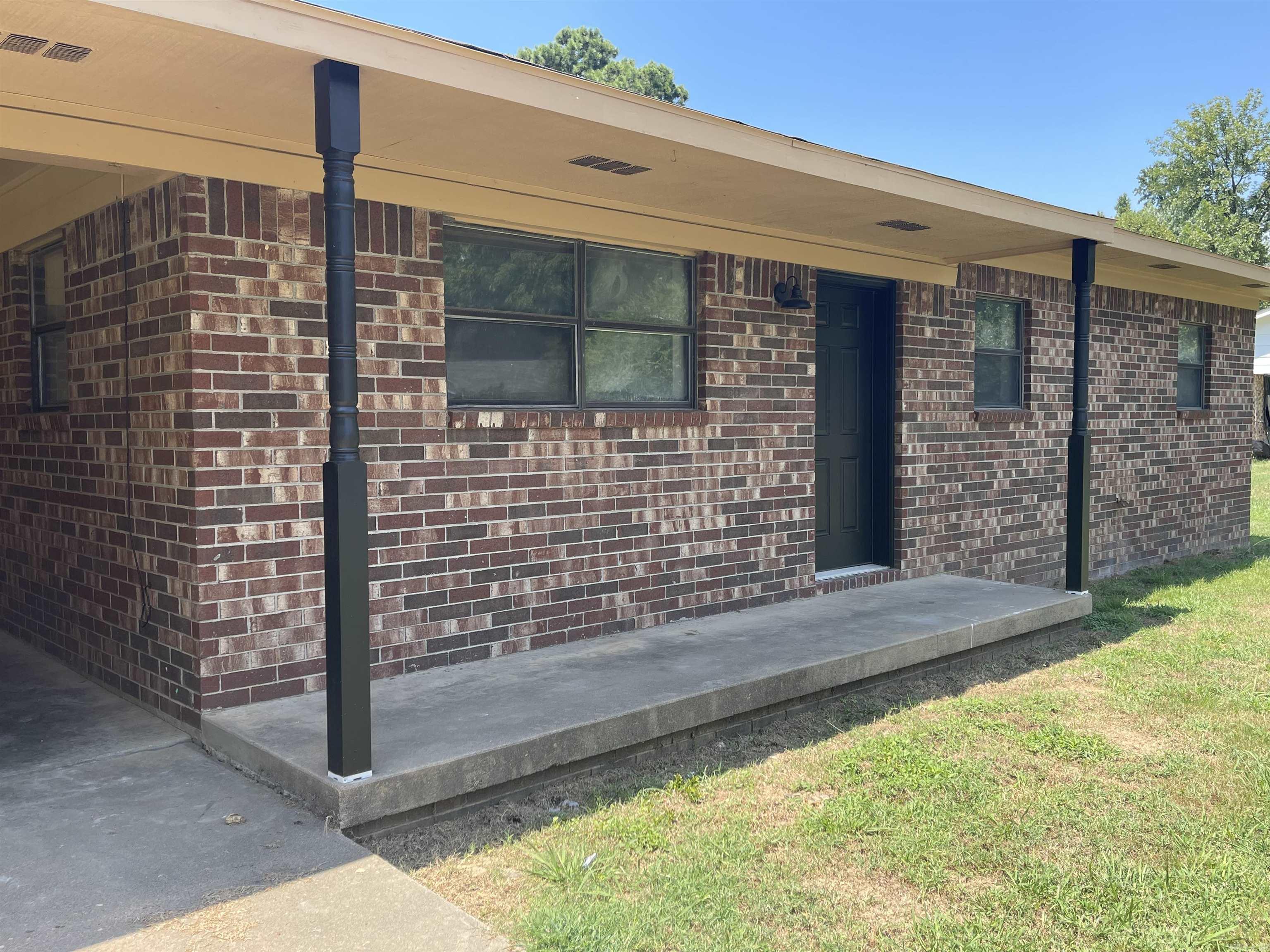 617 N 35th  Ozark, AR