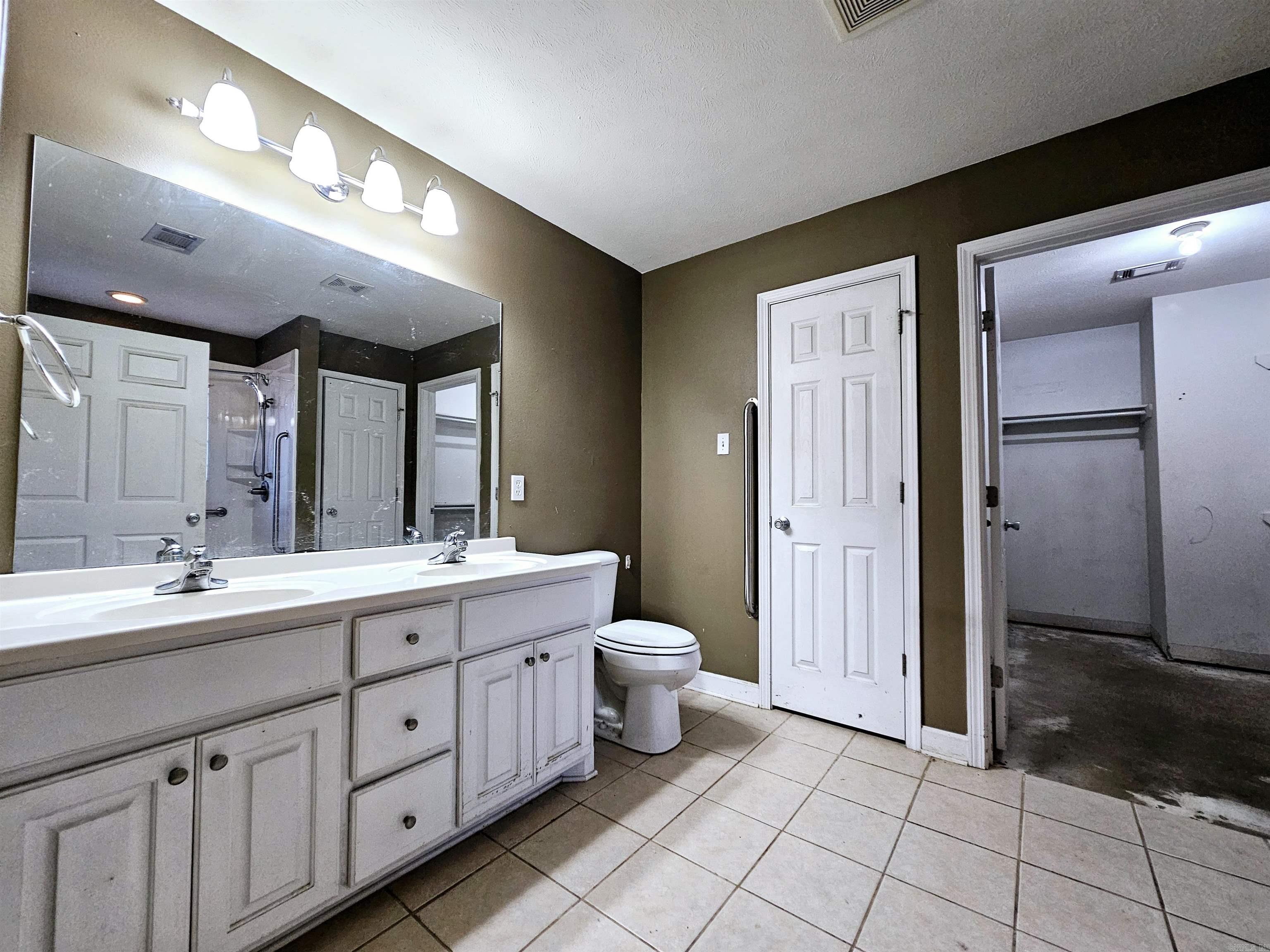 55 Mitchell  Greenbrier, AR