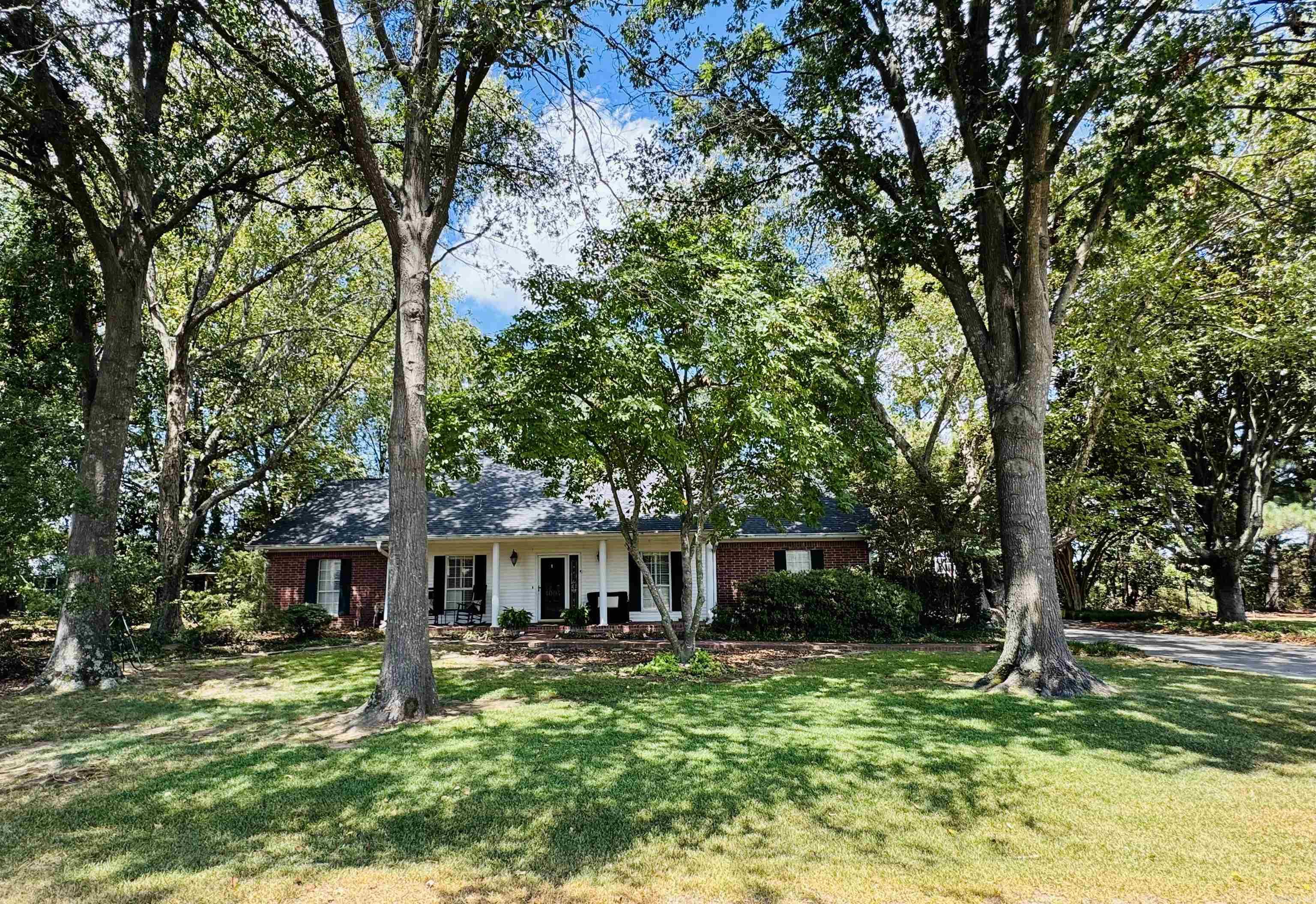 1004 Stone  Stuttgart, AR