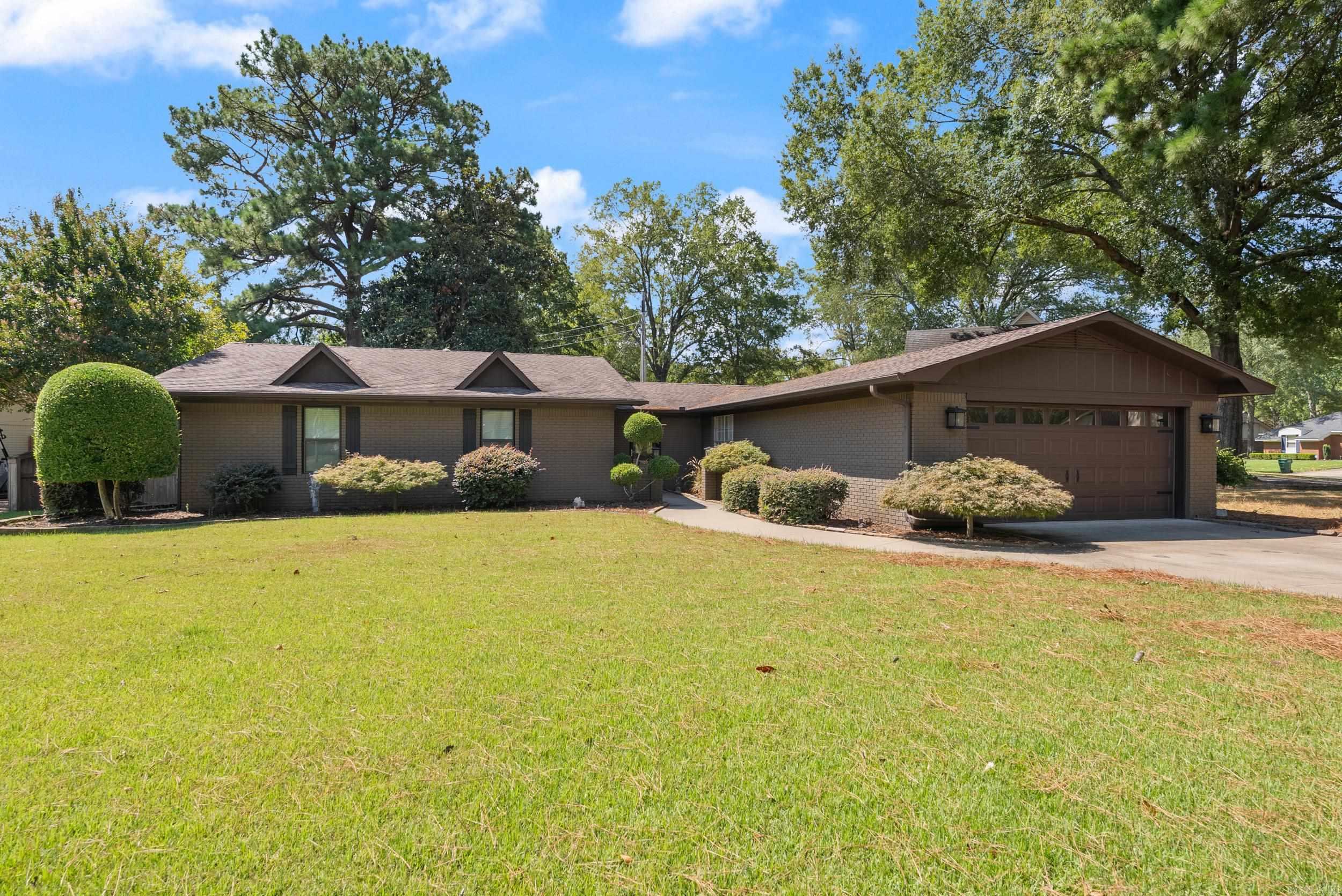 11 Red Oak Drive