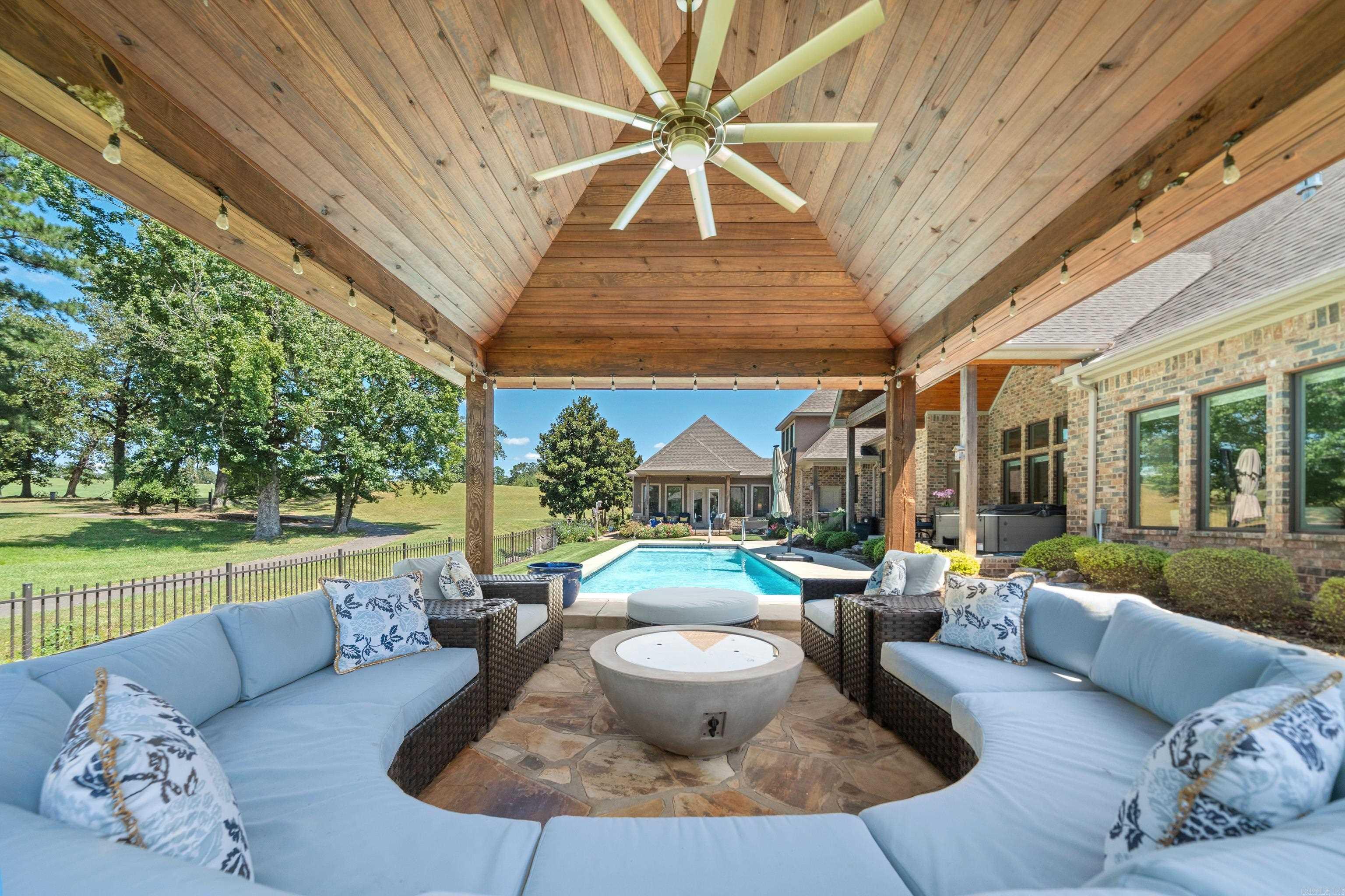 202 Arlington Park Court Hot Springs, AR 71901