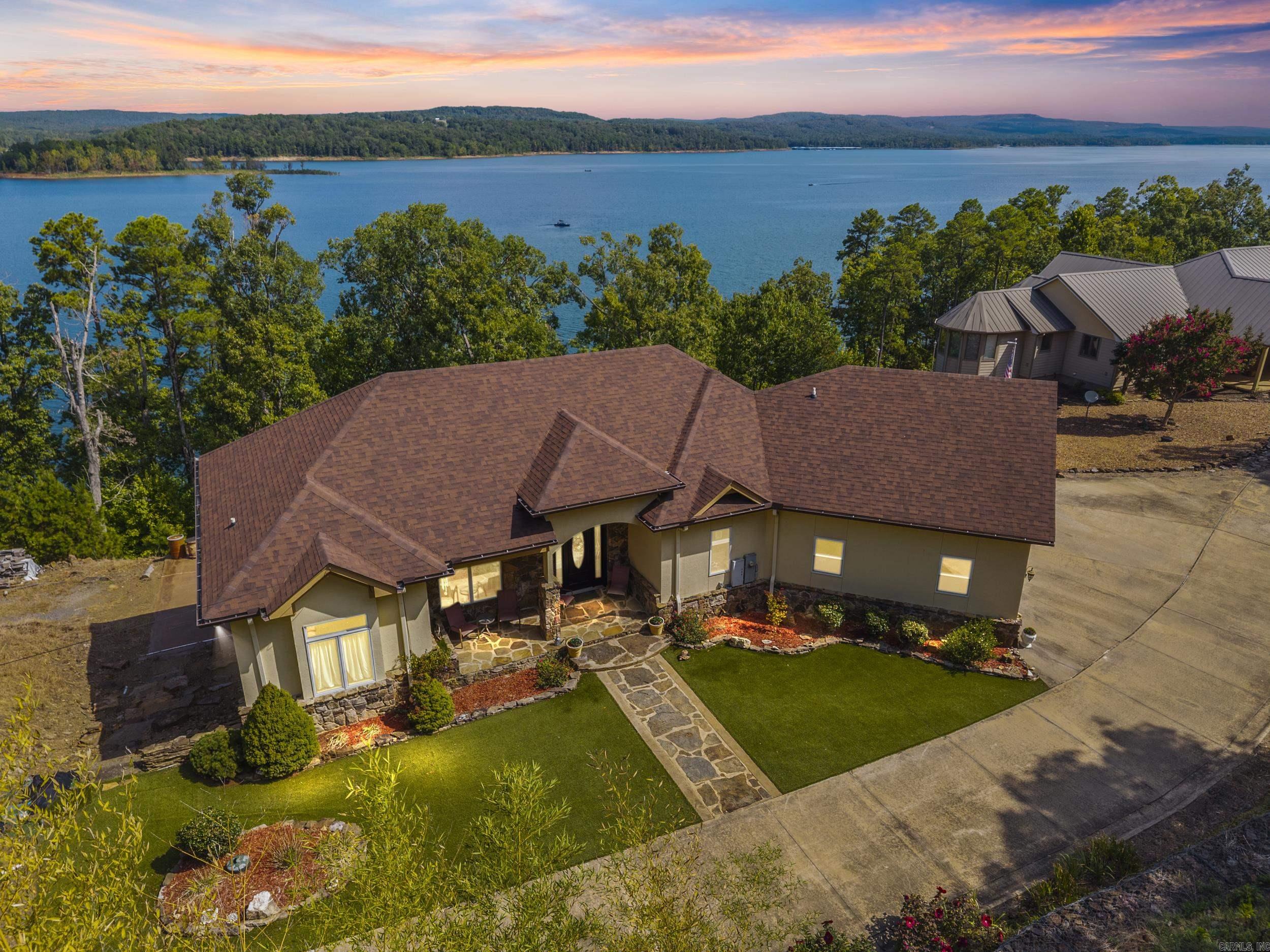 228 E Windfall Lane