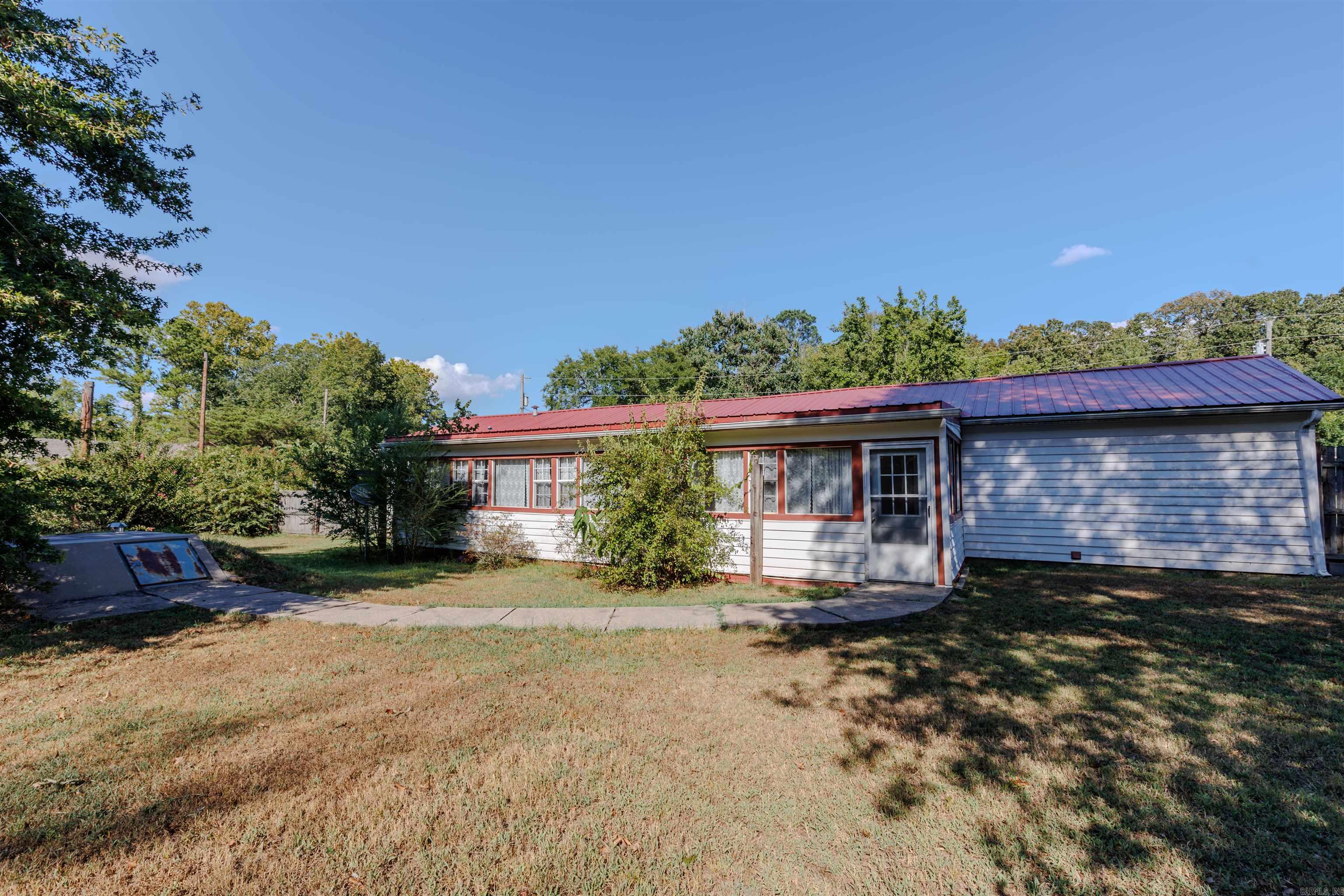 611 S Johnson  Perry, AR