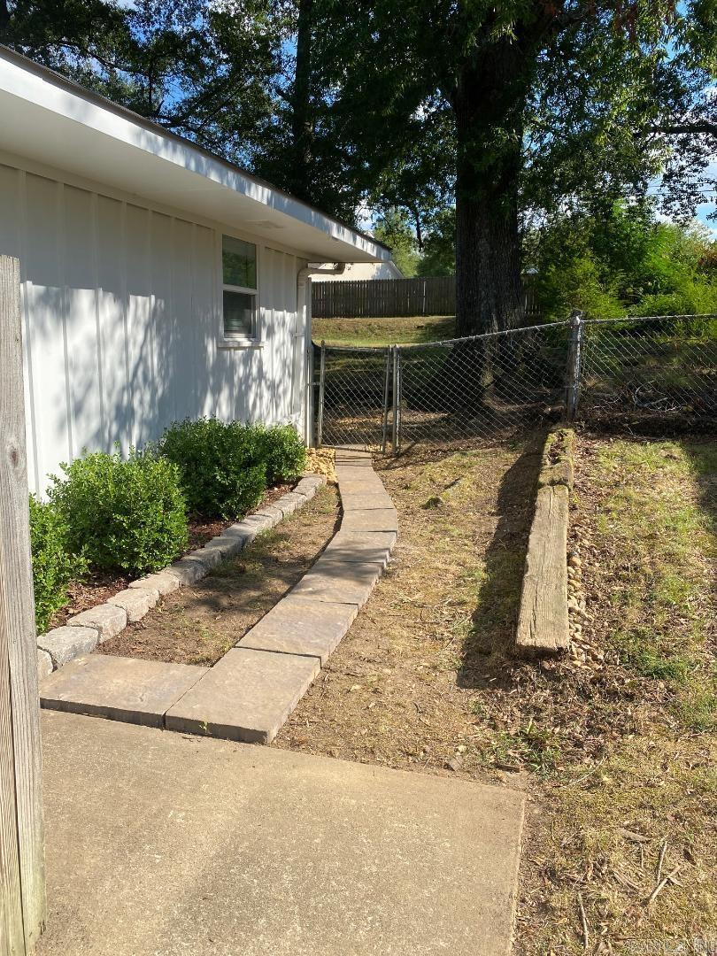 8815 Cloverhill  Little Rock, AR