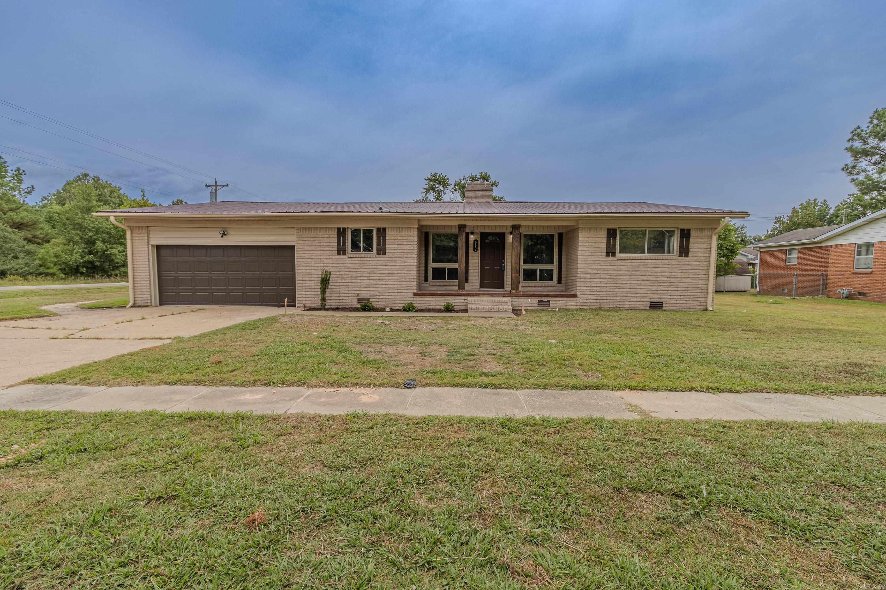 619 N 10TH  Paragould, AR