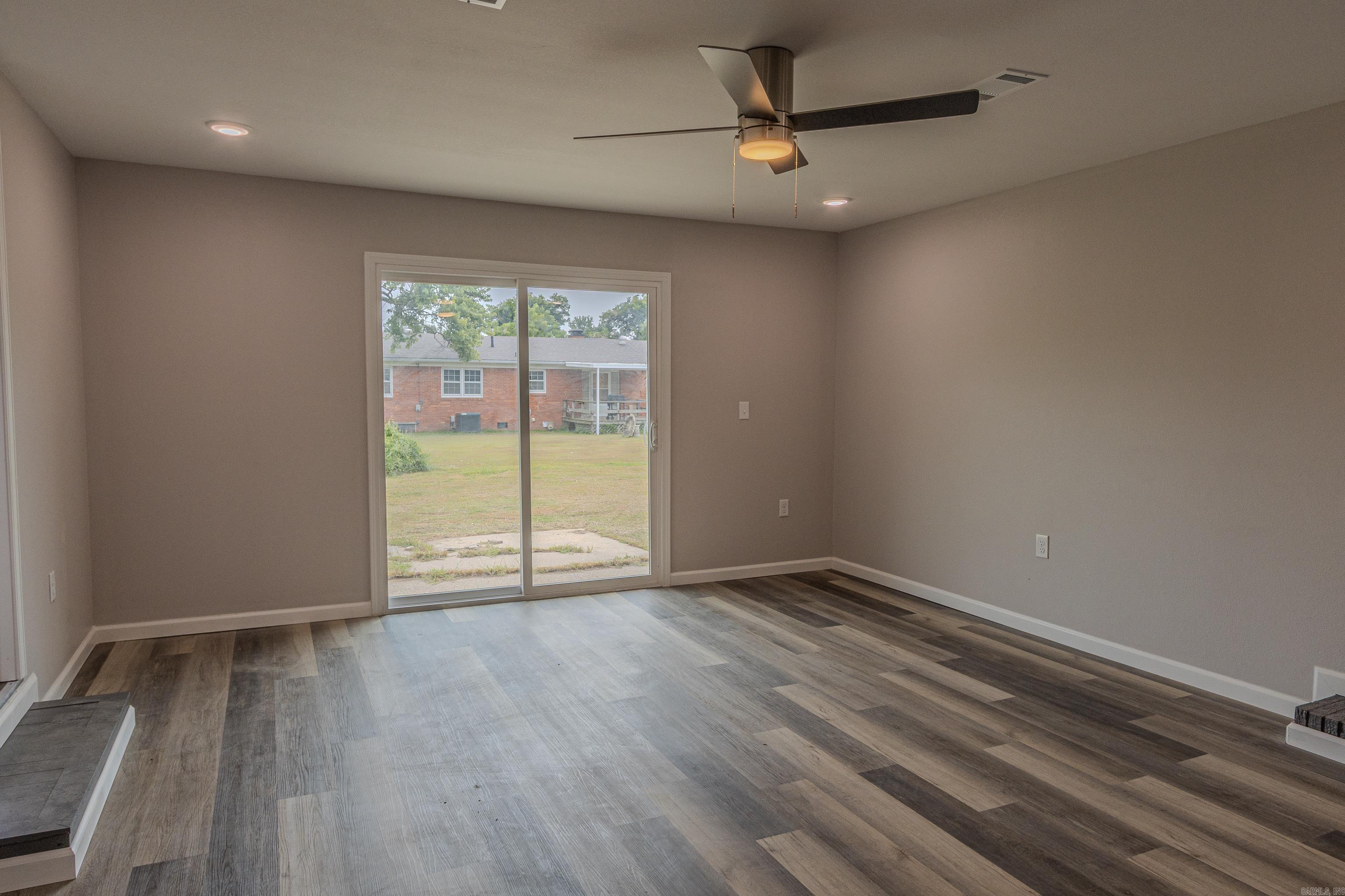 619 N 10TH  Paragould, AR